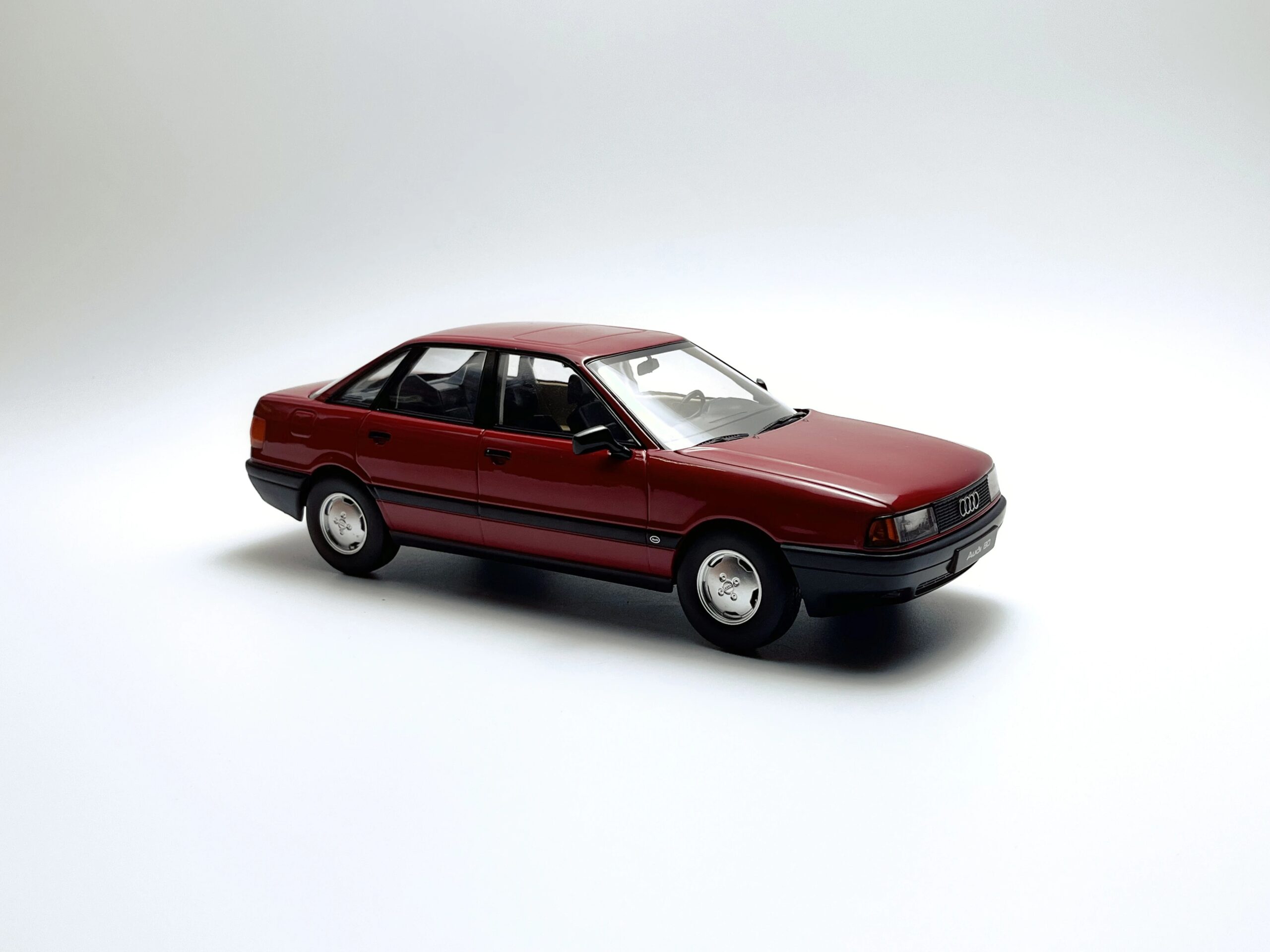 Defects Diecast 1/18 Scale KK Audi 80 B3 Alloy Car Model Collectible Toy Gift Souvenir Display