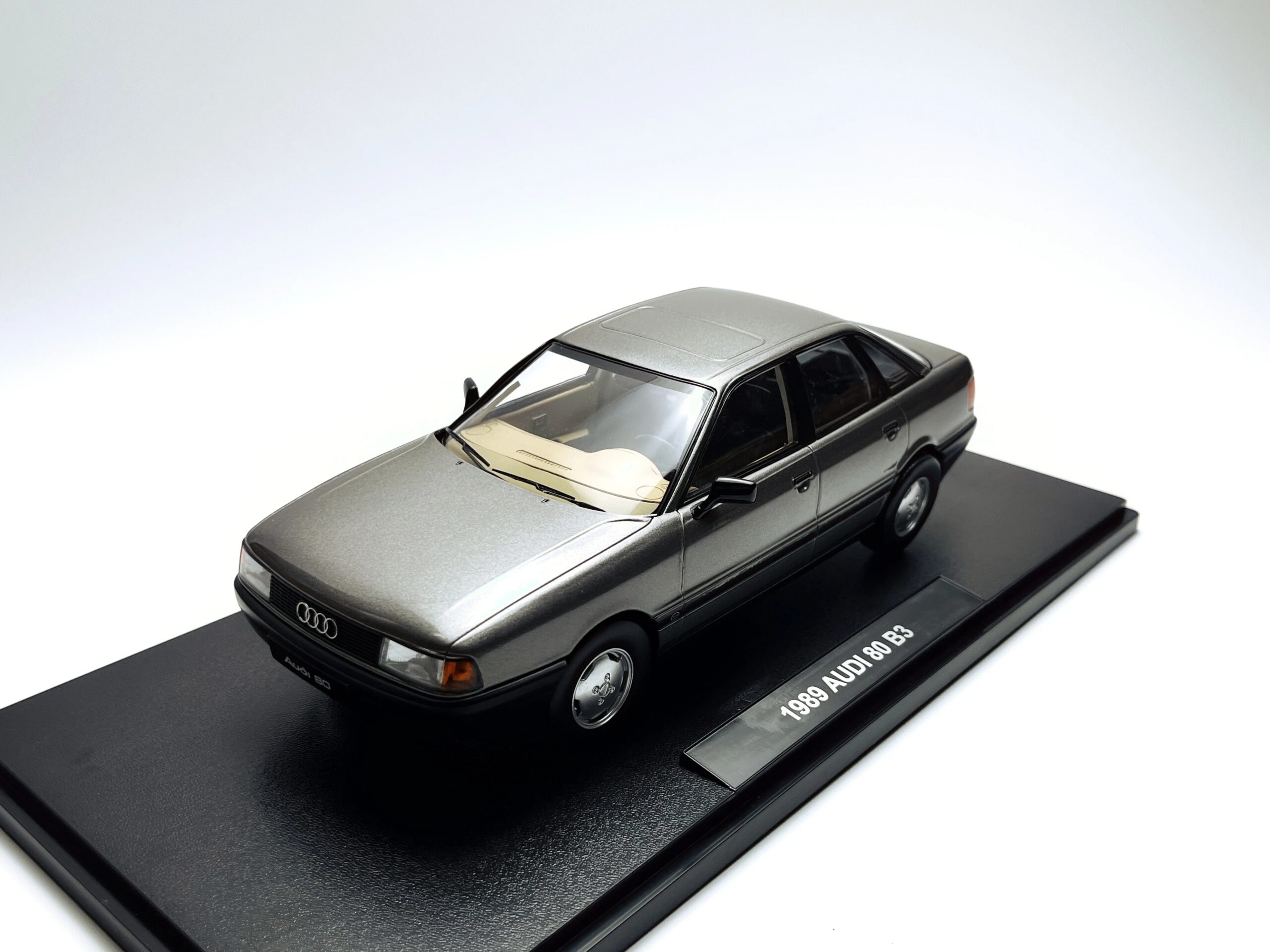 Defects Diecast 1/18 Scale KK Audi 80 B3 Alloy Car Model Collectible Toy Gift Souvenir Display