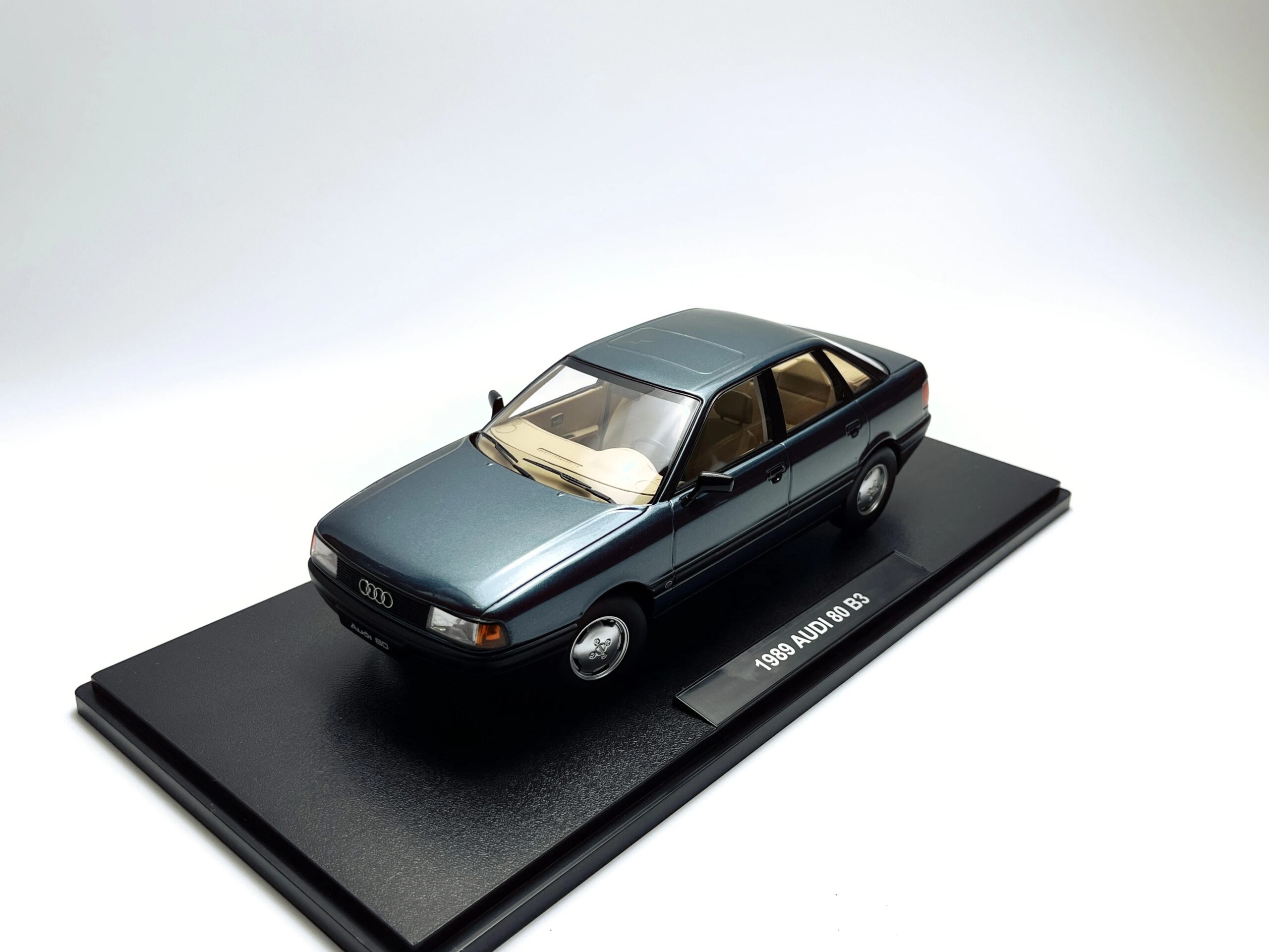 Defects Diecast 1/18 Scale KK Audi 80 B3 Alloy Car Model Collectible Toy Gift Souvenir Display