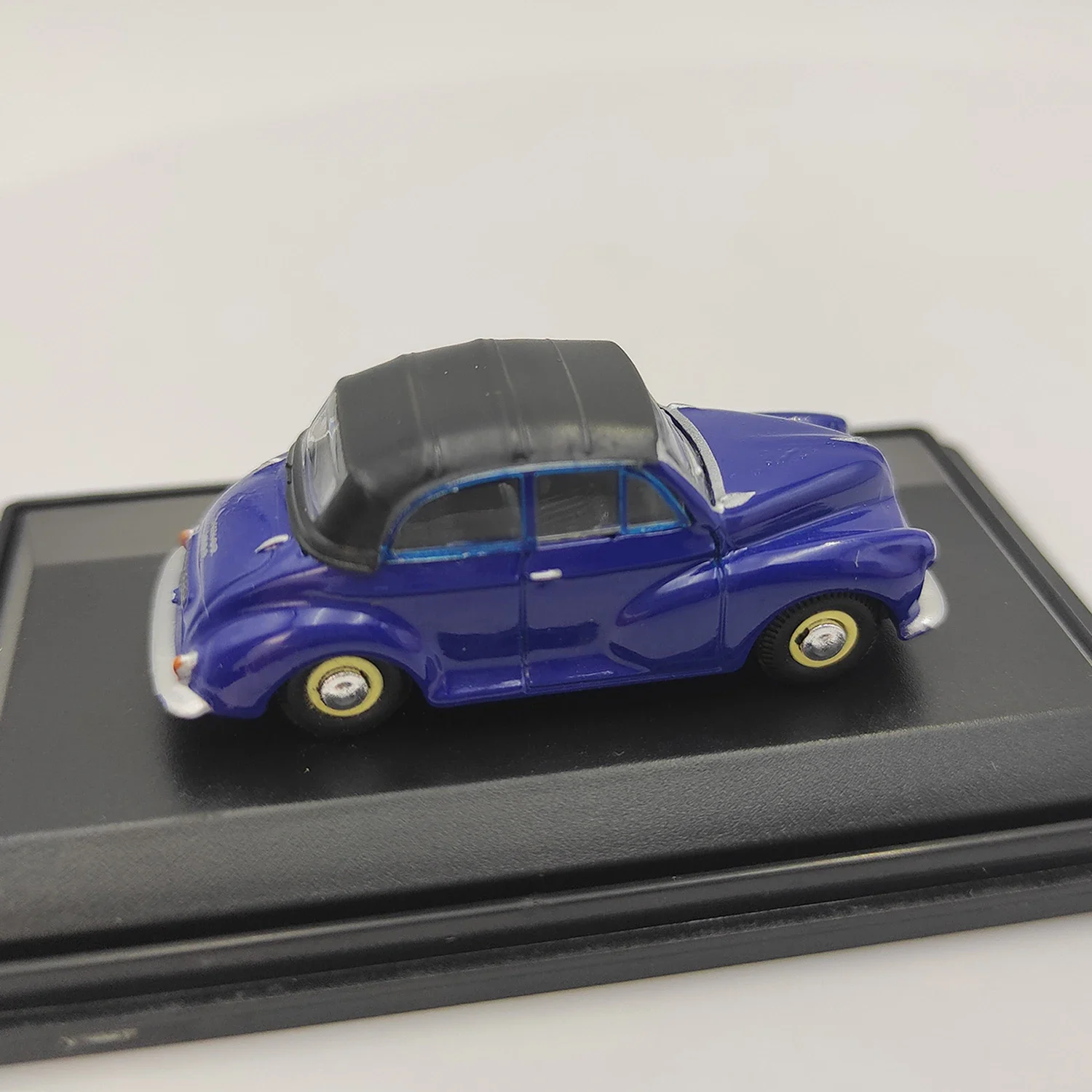 1:76 Scale Diecast Alloy Toys Blue Two Door Vintage Cars Model Classics Nostalgia Adult Souvenir Collection Gifts Static Display