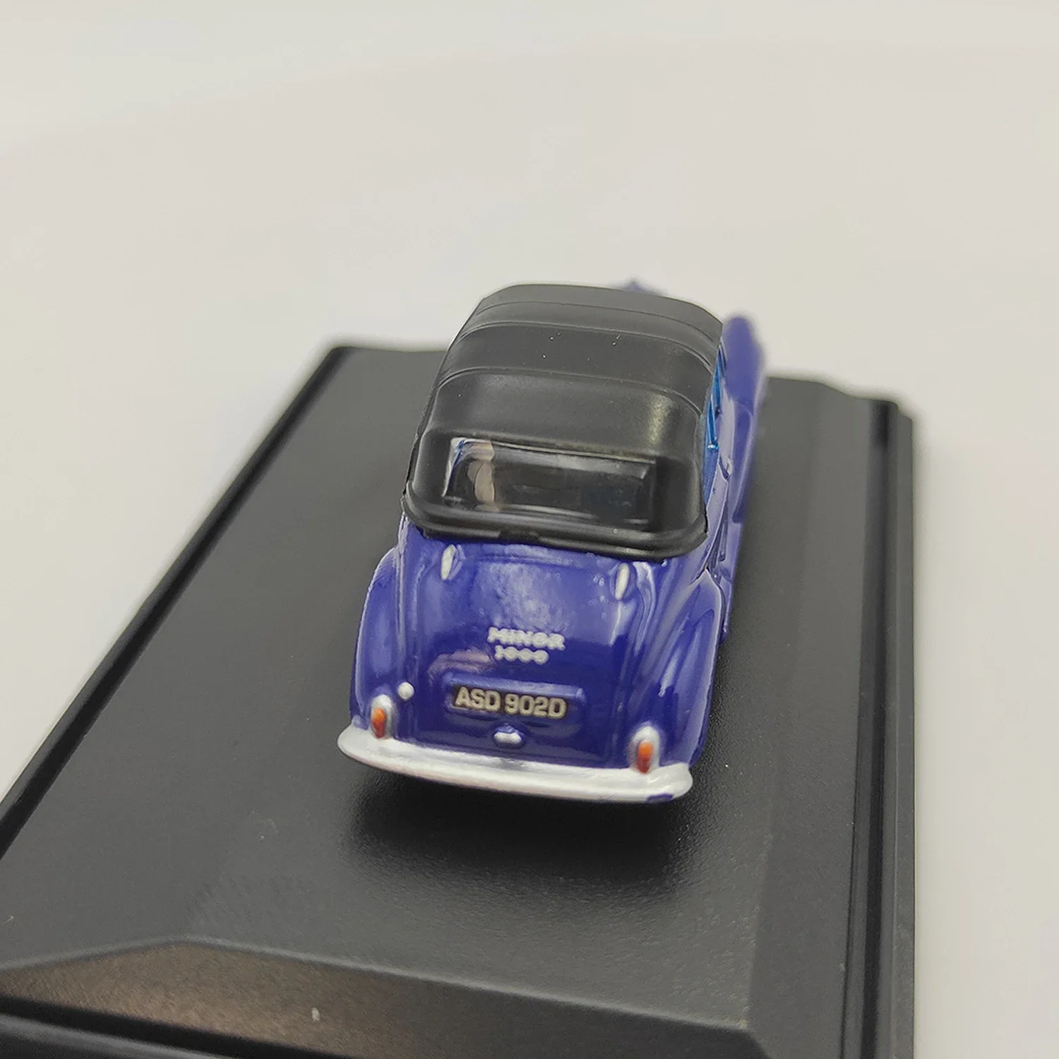 1:76 Scale Diecast Alloy Toys Blue Two Door Vintage Cars Model Classics Nostalgia Adult Souvenir Collection Gifts Static Display