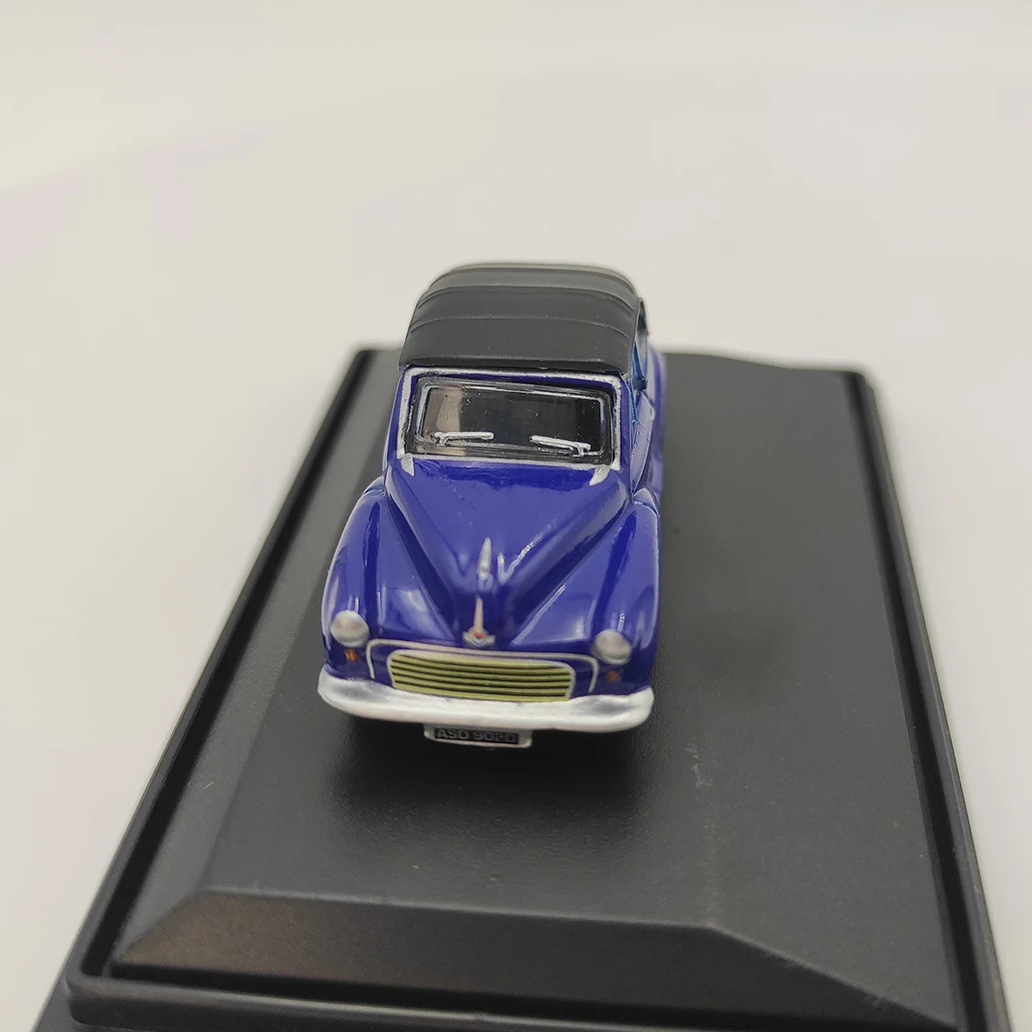 1:76 Scale Diecast Alloy Toys Blue Two Door Vintage Cars Model Classics Nostalgia Adult Souvenir Collection Gifts Static Display