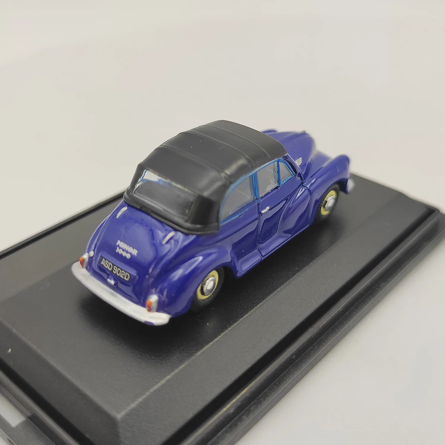 1:76 Scale Diecast Alloy Toys Blue Two Door Vintage Cars Model Classics Nostalgia Adult Souvenir Collection Gifts Static Display