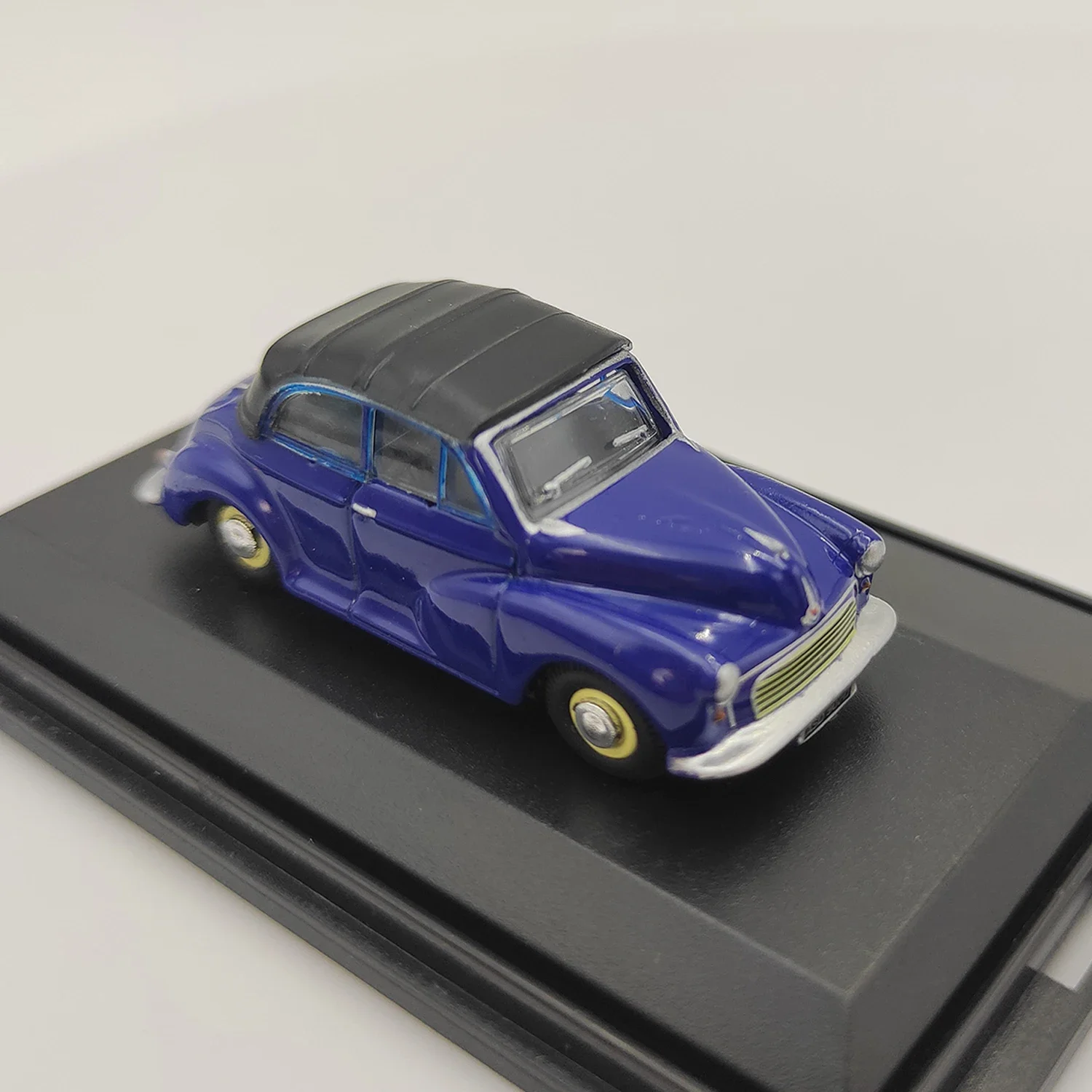 1:76 Scale Diecast Alloy Toys Blue Two Door Vintage Cars Model Classics Nostalgia Adult Souvenir Collection Gifts Static Display