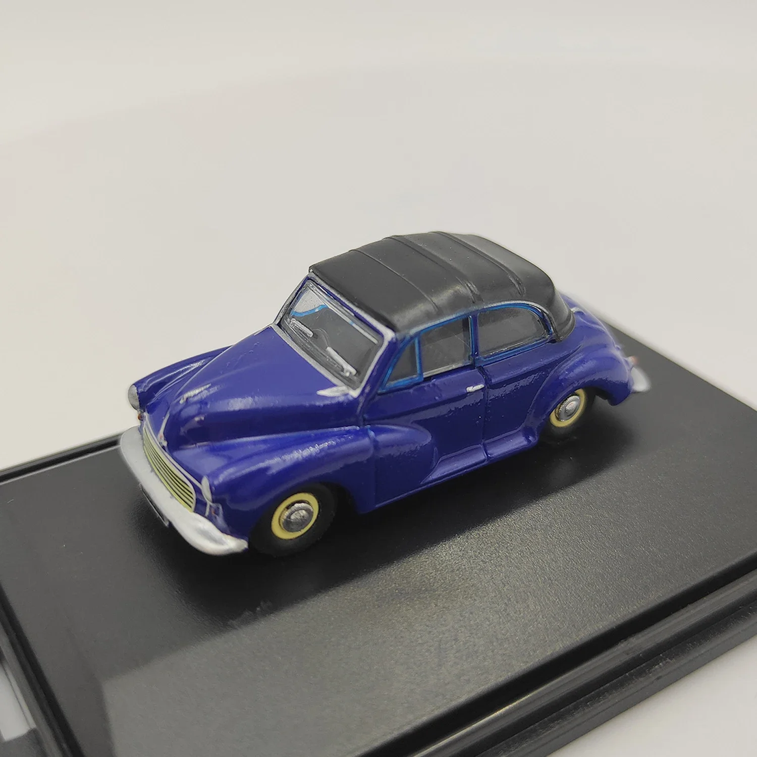 1:76 Scale Diecast Alloy Toys Blue Two Door Vintage Cars Model Classics Nostalgia Adult Souvenir Collection Gifts Static Display