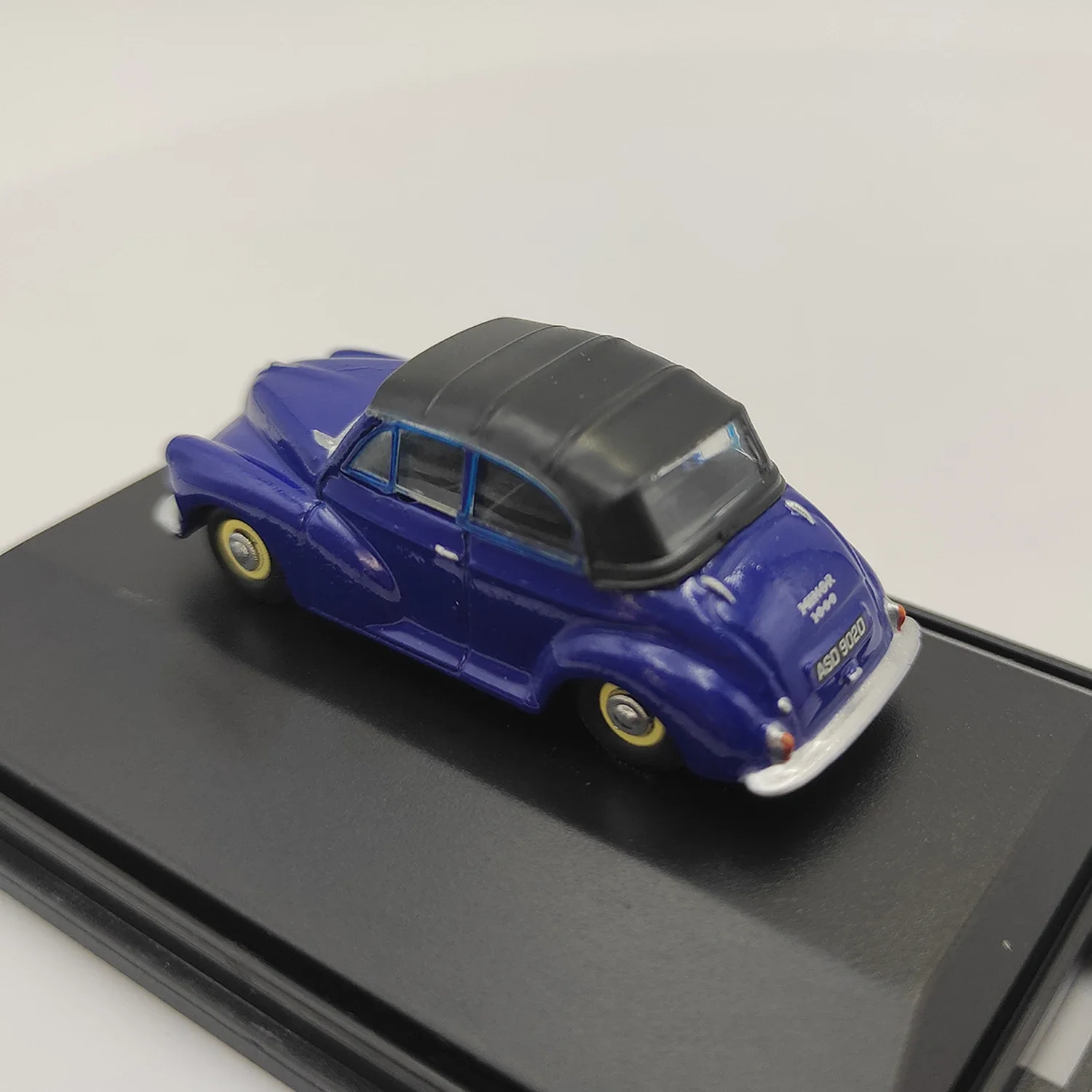 1:76 Scale Diecast Alloy Toys Blue Two Door Vintage Cars Model Classics Nostalgia Adult Souvenir Collection Gifts Static Display