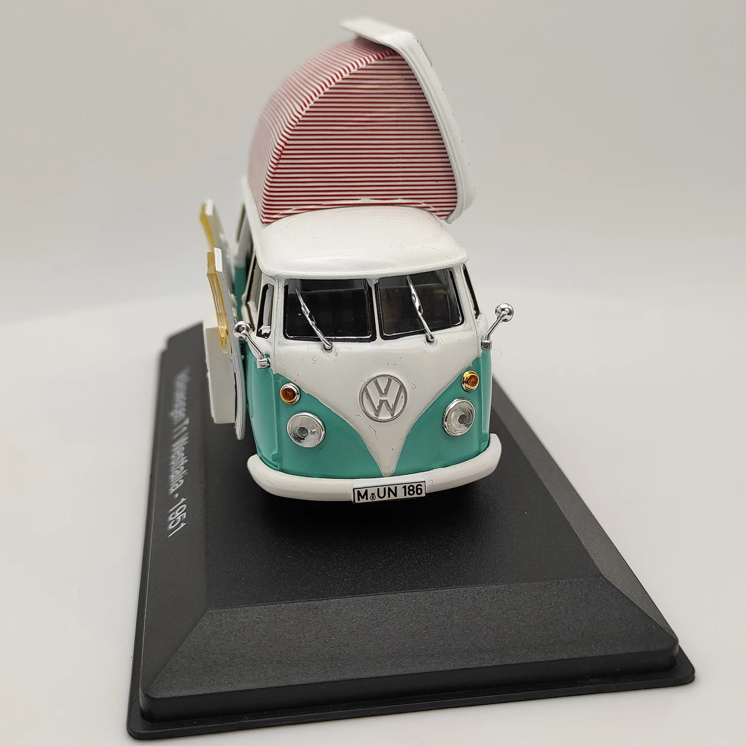 Diecast IXO 1:43 Scale Volkswagen T1 Westfalia-1951 VW Classic Nostalgia Alloy Car Model Collectible Toy Gift Display Ornament