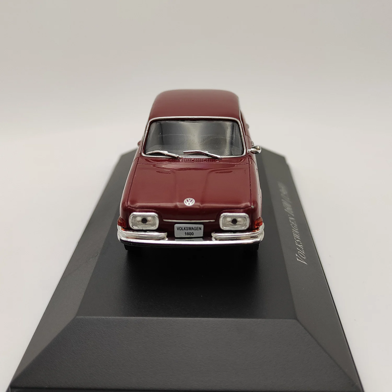 Diecast IXO 1:43 Scale VOLKSWAGEN 1600(1969) Classic Nostalgia Alloy Car Model Collectible Toy Gift Display Ornaments