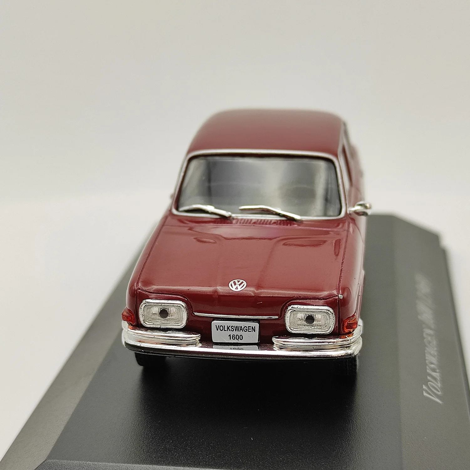 Diecast IXO 1:43 Scale VOLKSWAGEN 1600(1969) Classic Nostalgia Alloy Car Model Collectible Toy Gift Display Ornaments