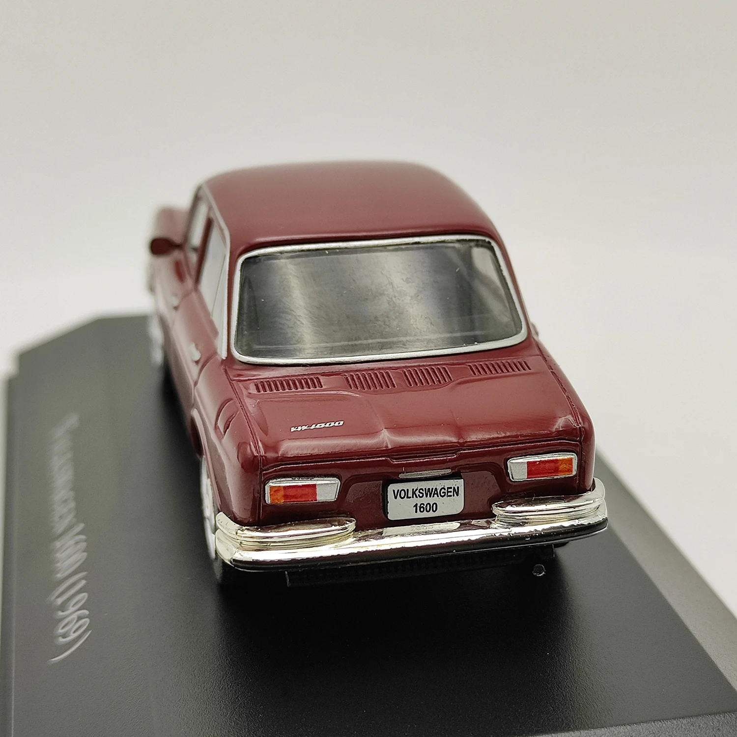 Diecast IXO 1:43 Scale VOLKSWAGEN 1600(1969) Classic Nostalgia Alloy Car Model Collectible Toy Gift Display Ornaments