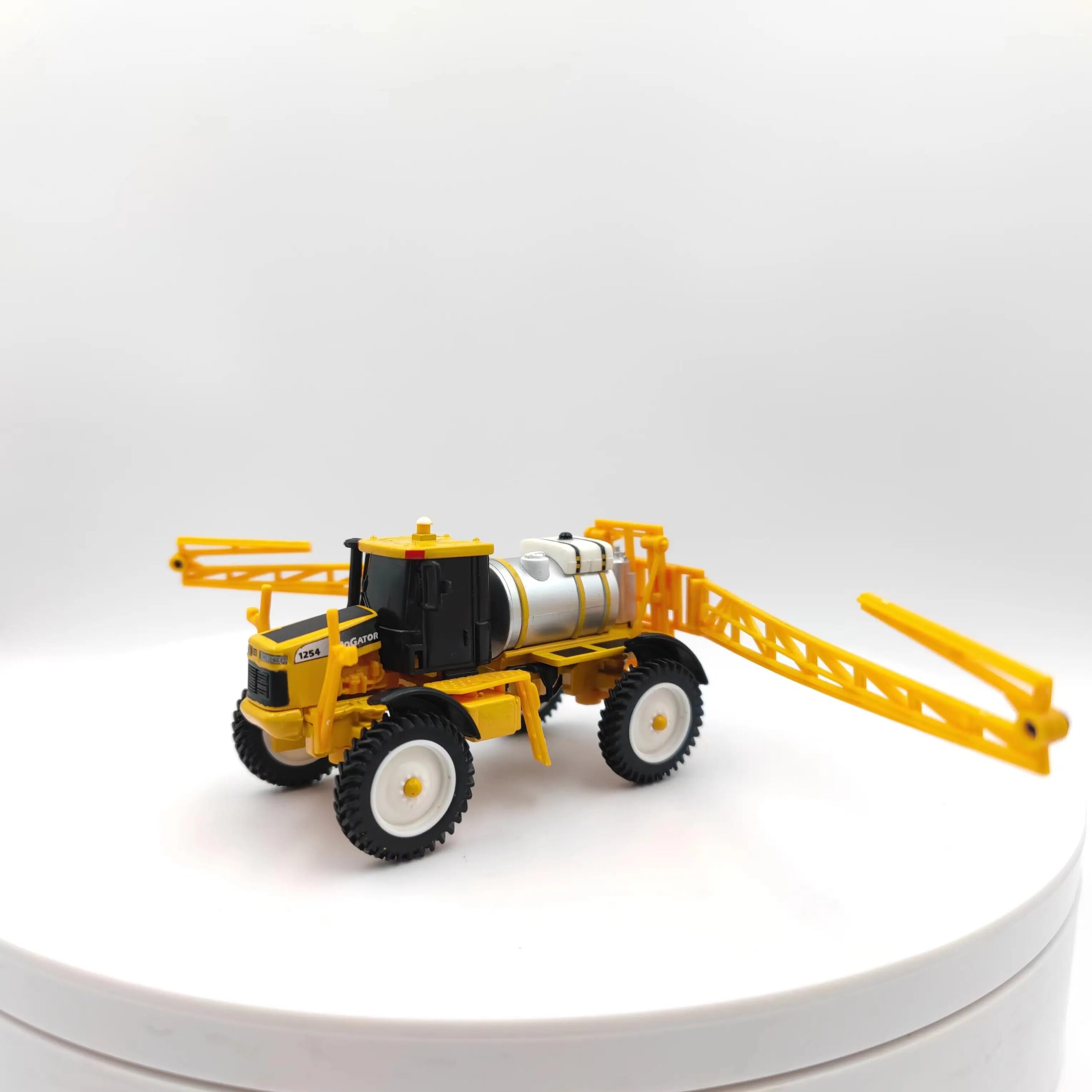 Diecast 1:64 Scale SPX3320 4260 4410 Sprayer Tractor Agricultural Work Machine Equipment Alloy Model Collectible Toy Gift