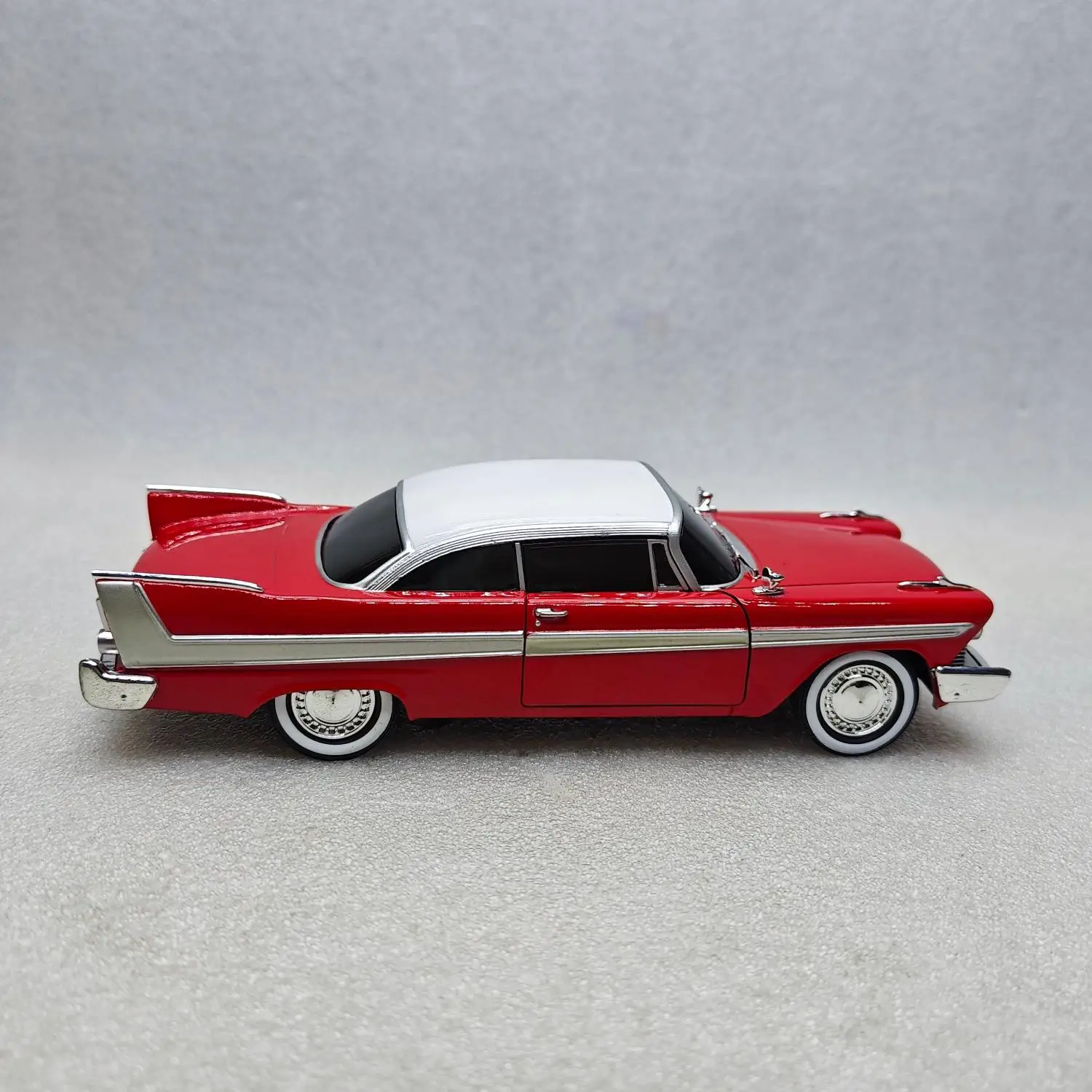 Diecast 1:24 Scale Christine (1983) -1958 Plymouth Fury - EVIL VERSION Alloy Car Model Collection Toy Gift Display Ornament
