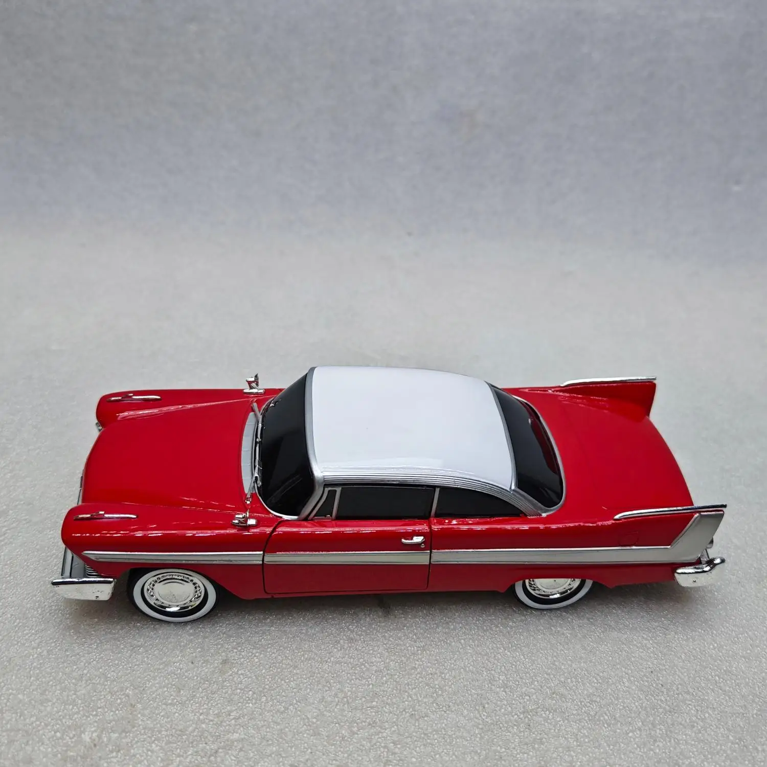 Diecast 1:24 Scale Christine (1983) -1958 Plymouth Fury - EVIL VERSION Alloy Car Model Collection Toy Gift Display Ornament