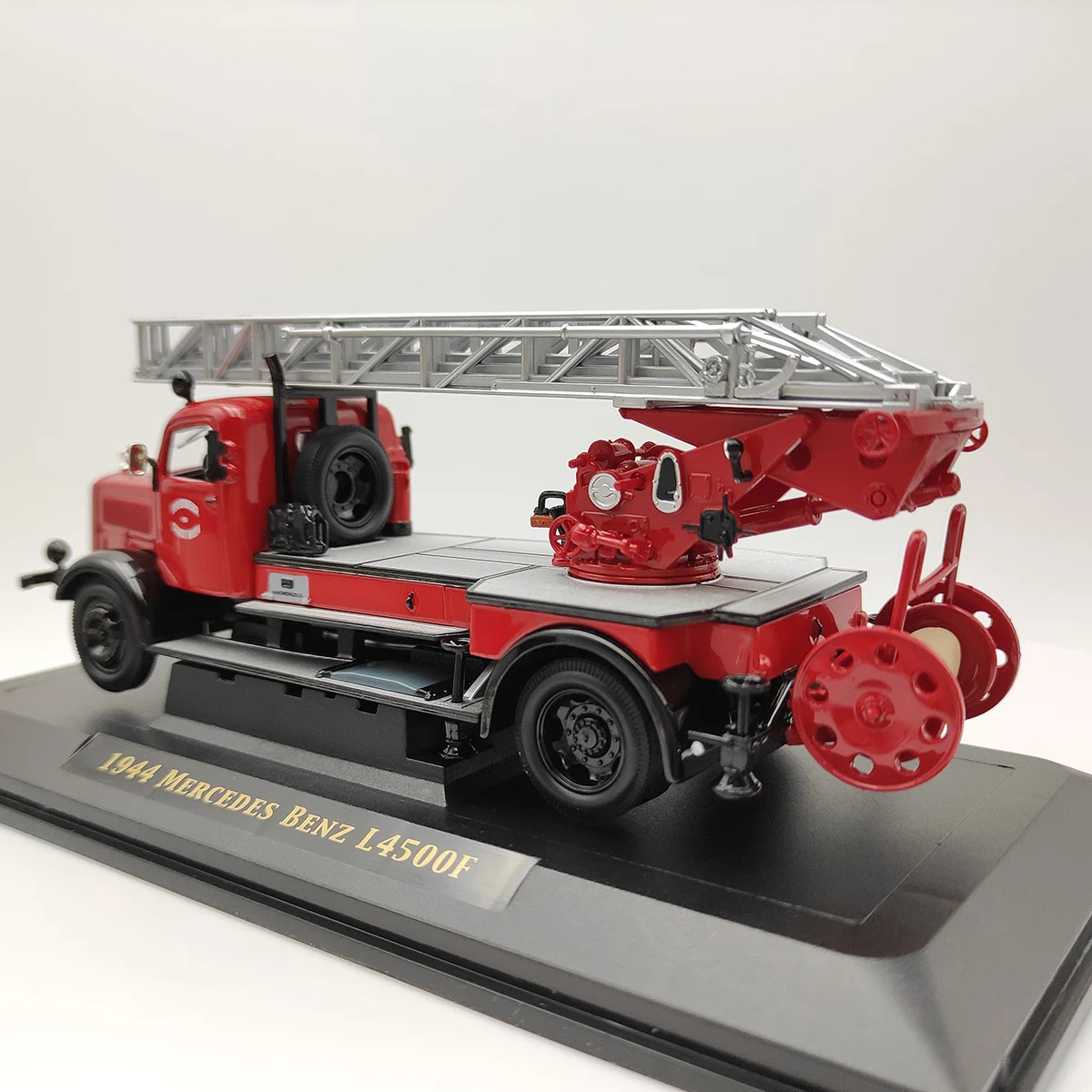 Diecast 1:43 Scale Road Eagle 1944 Mercedes Benz L4500 Alloy Fire Truck Simulation Car Model Collectible Toy Gift Display Diecast 1:43 Scale Road Eagle 1944 Mercedes Benz L4500 Alloy Fire Truck Simulation Car Model Collectible Toy Gift Display