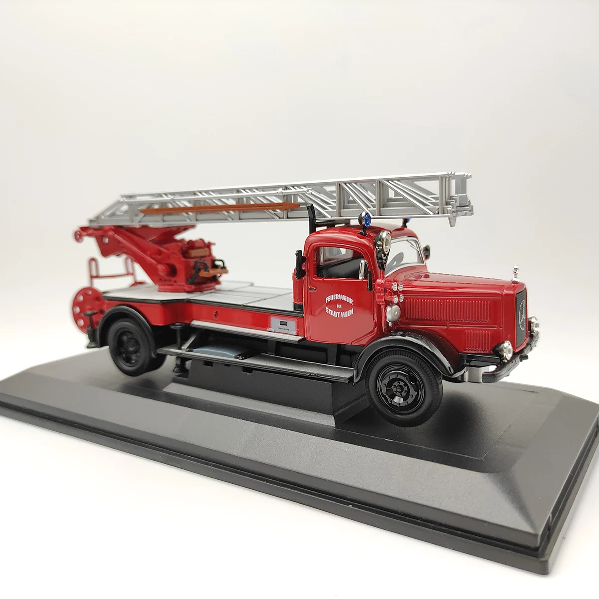 Diecast 1:43 Scale Road Eagle 1944 Mercedes Benz L4500 Alloy Fire Truck Simulation Car Model Collectible Toy Gift Display Diecast 1:43 Scale Road Eagle 1944 Mercedes Benz L4500 Alloy Fire Truck Simulation Car Model Collectible Toy Gift Display
