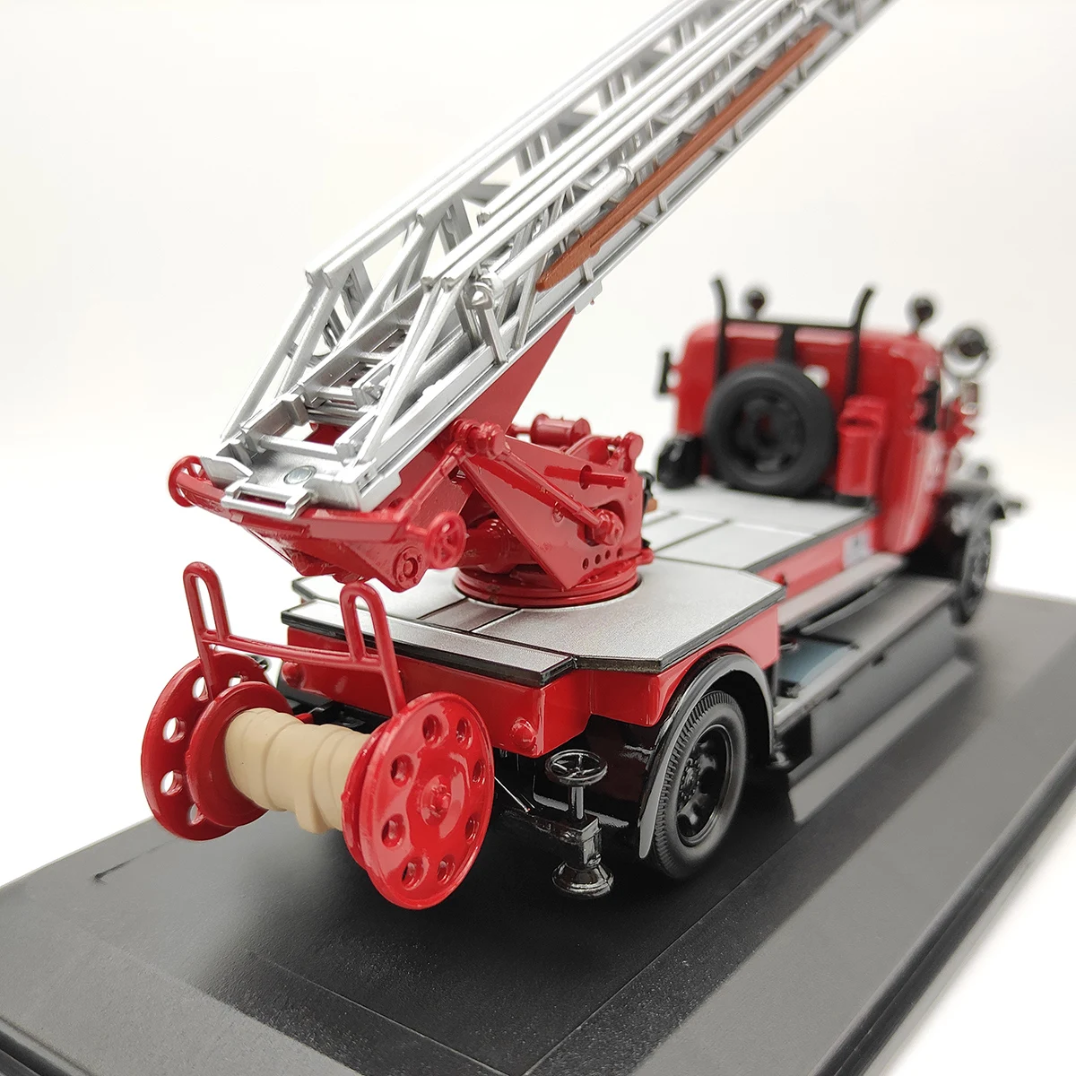 Diecast 1:43 Scale Road Eagle 1944 Mercedes Benz L4500 Alloy Fire Truck Simulation Car Model Collectible Toy Gift Display Diecast 1:43 Scale Road Eagle 1944 Mercedes Benz L4500 Alloy Fire Truck Simulation Car Model Collectible Toy Gift Display