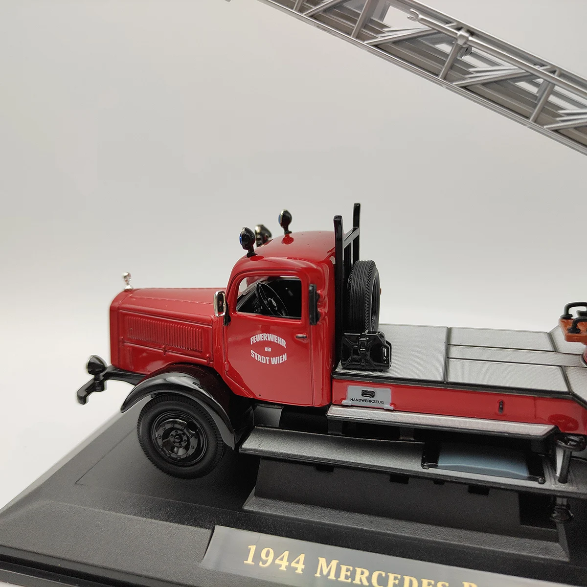 Diecast 1:43 Scale Road Eagle 1944 Mercedes Benz L4500 Alloy Fire Truck Simulation Car Model Collectible Toy Gift Display Diecast 1:43 Scale Road Eagle 1944 Mercedes Benz L4500 Alloy Fire Truck Simulation Car Model Collectible Toy Gift Display