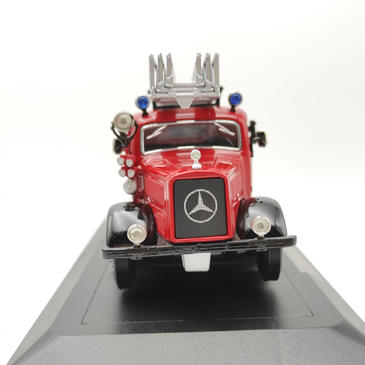 Diecast 1:43 Scale Road Eagle 1944 Mercedes Benz L4500 Alloy Fire Truck Simulation Car Model Collectible Toy Gift Display Diecast 1:43 Scale Road Eagle 1944 Mercedes Benz L4500 Alloy Fire Truck Simulation Car Model Collectible Toy Gift Display