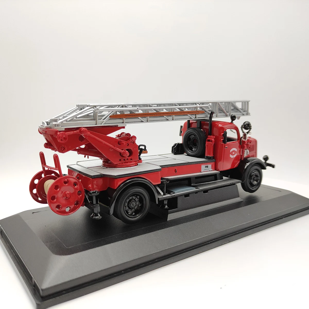 Diecast 1:43 Scale Road Eagle 1944 Mercedes Benz L4500 Alloy Fire Truck Simulation Car Model Collectible Toy Gift Display Diecast 1:43 Scale Road Eagle 1944 Mercedes Benz L4500 Alloy Fire Truck Simulation Car Model Collectible Toy Gift Display