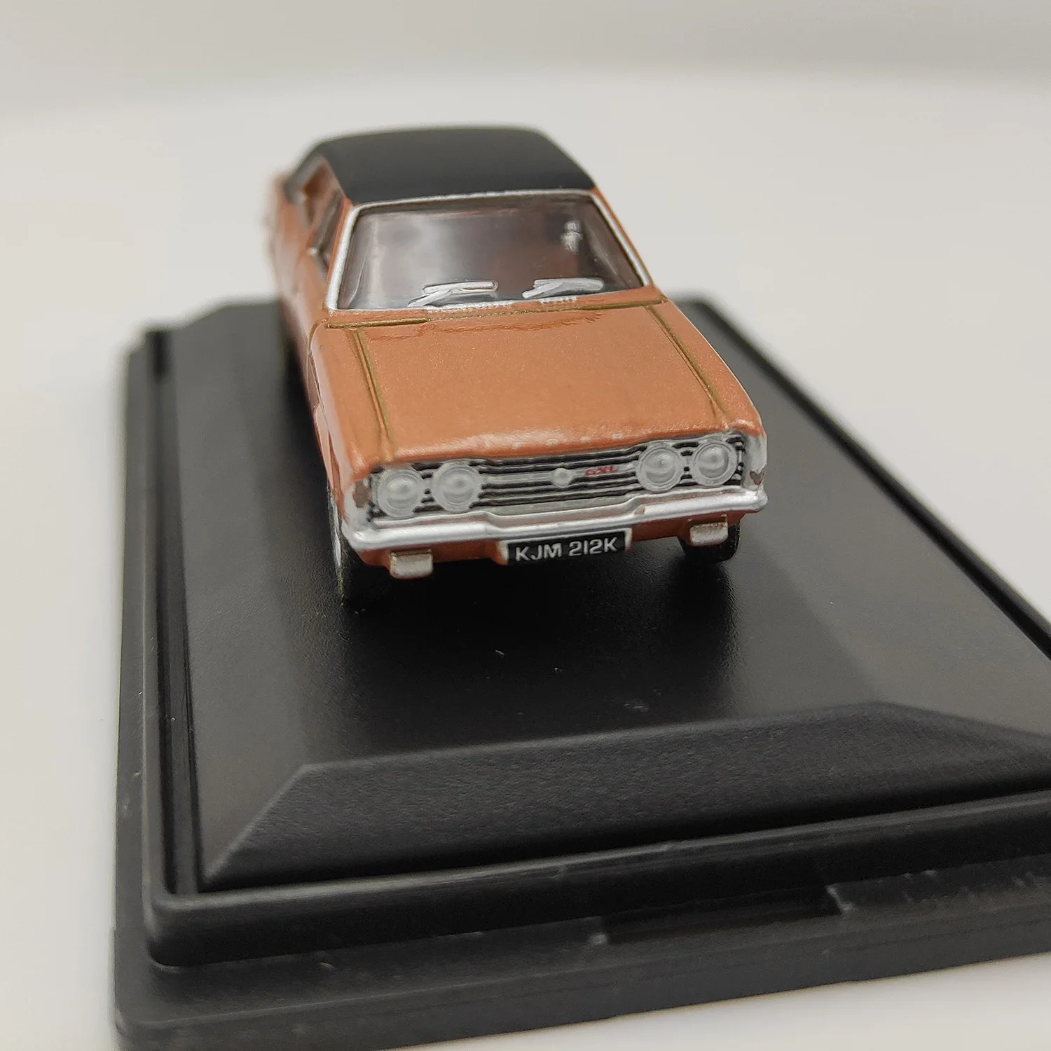 1:76 Scale Diecast Alloy Ford Cortina Retro Toys Sports Cars Model Classics Adult Souvenir Gifts Collection Static Display