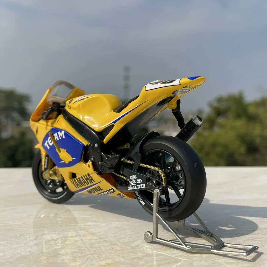 1:18 Scale Diecast Alloy YZR M1-Valentino ROSSI 2006 Motorcycle Toys Cars Model Classics Adult Collection Souvenir Gifts Display