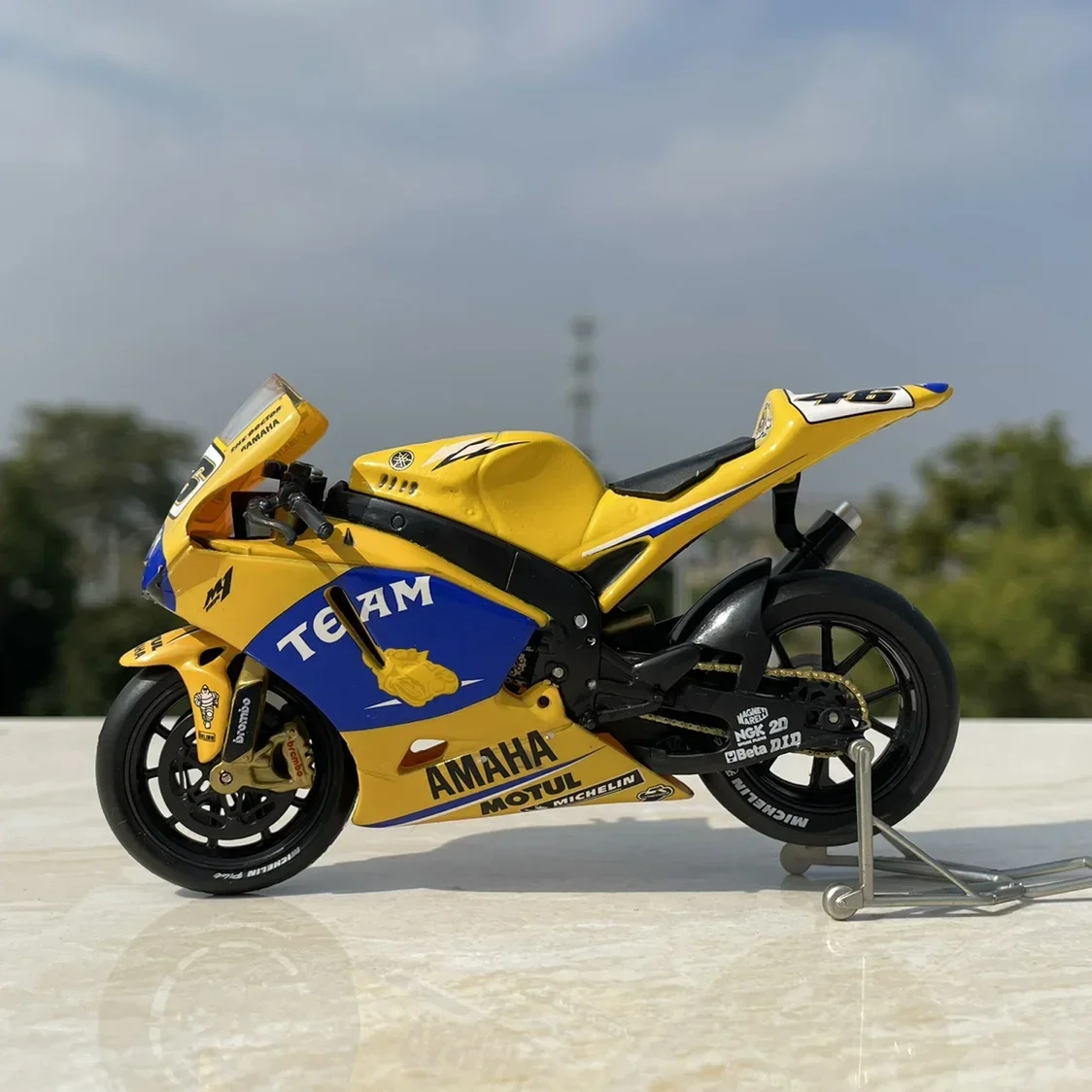 1:18 Scale Diecast Alloy YZR M1-Valentino ROSSI 2006 Motorcycle Toys Cars Model Classics Adult Collection Souvenir Gifts Display