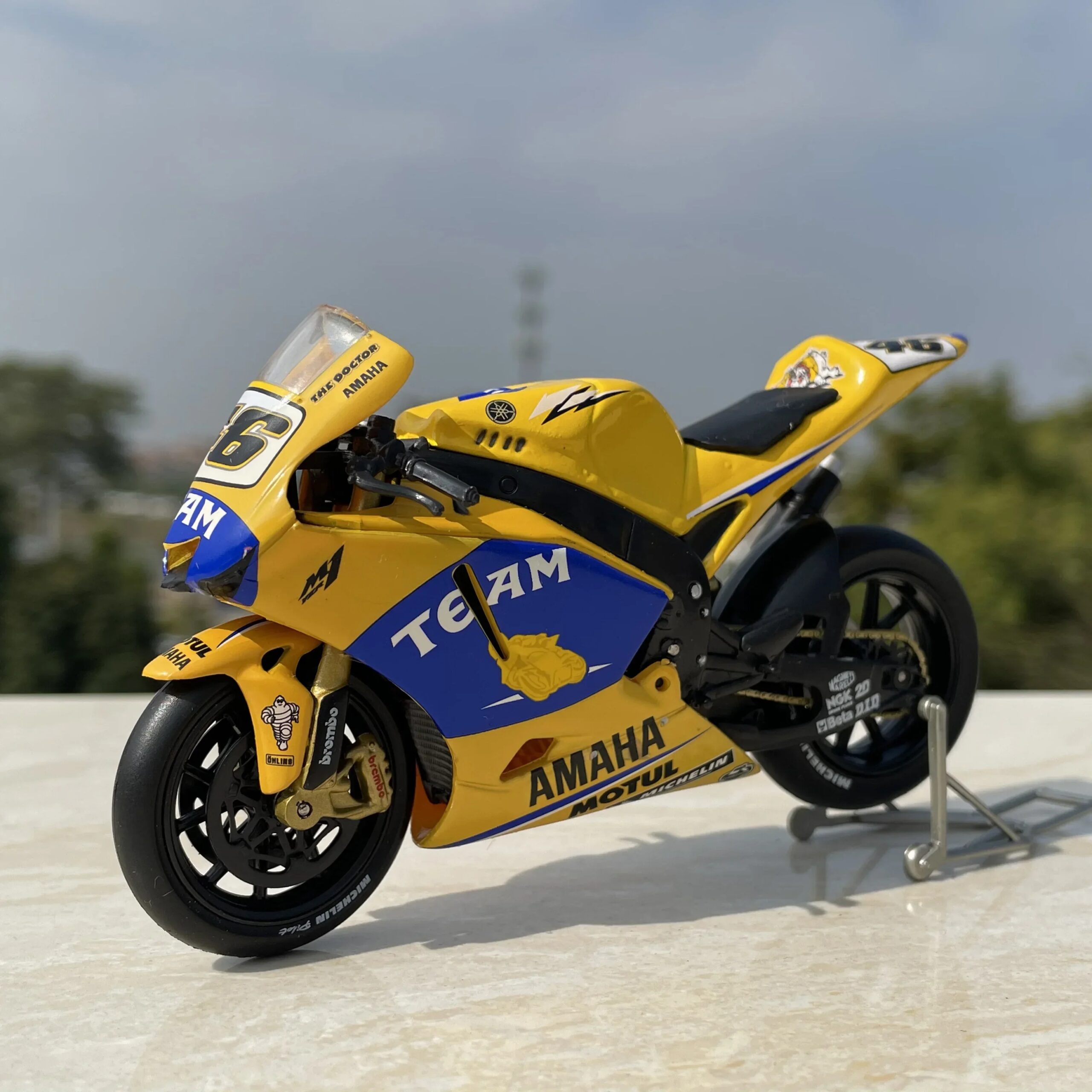 1:18 Scale Diecast Alloy YZR M1-Valentino ROSSI 2006 Motorcycle Toys Cars Model Classics Adult Collection Souvenir Gifts Display