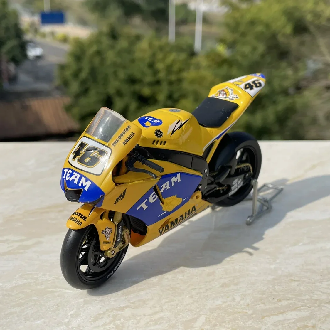1:18 Scale Diecast Alloy YZR M1-Valentino ROSSI 2006 Motorcycle Toys Cars Model Classics Adult Collection Souvenir Gifts Display