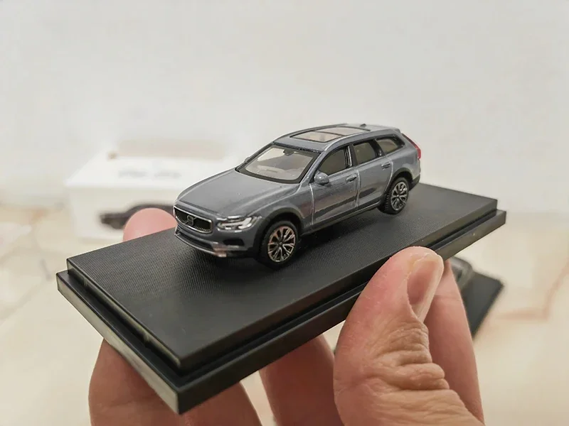 Diecast 1:64 Scale Volvo XC90 S90 V90 XC40 C40 XC60 Vehicle Alloy Car Model Toy Collectible Ornament Souvenir Toys Cars Display