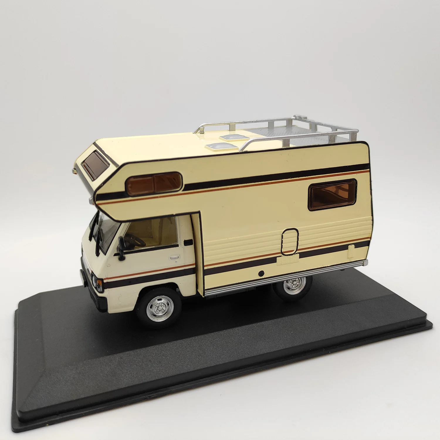 Diecast IXO 1:43 Scale Hymercamp Ll-1984 Rv Camper Classic Nostalgia Alloy Car Model Collectible Toy Gift Display Ornaments