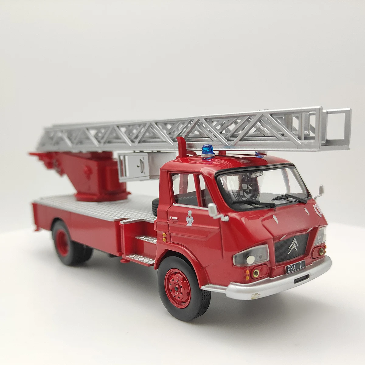 Diecast 1/43 Citroen Fire Engine Alloy Simulation Fire Engine Car Model Collectible Gift Souvenir Display Ornament Diecast 1/43 Citroen Fire Engine Alloy Simulation Fire Engine Car Model Collectible Gift Souvenir Display Ornament