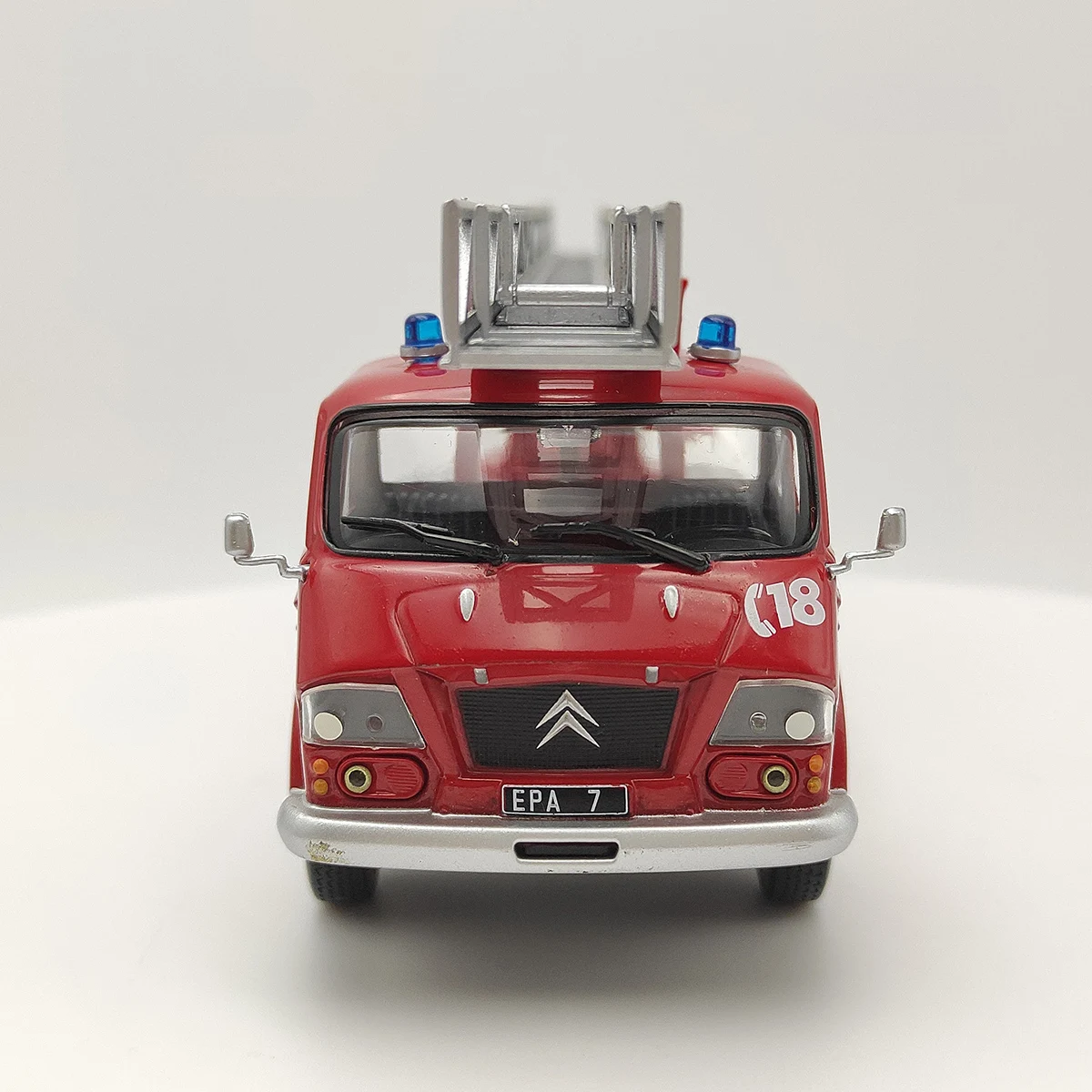 Diecast 1/43 Citroen Fire Engine Alloy Simulation Fire Engine Car Model Collectible Gift Souvenir Display Ornament Diecast 1/43 Citroen Fire Engine Alloy Simulation Fire Engine Car Model Collectible Gift Souvenir Display Ornament