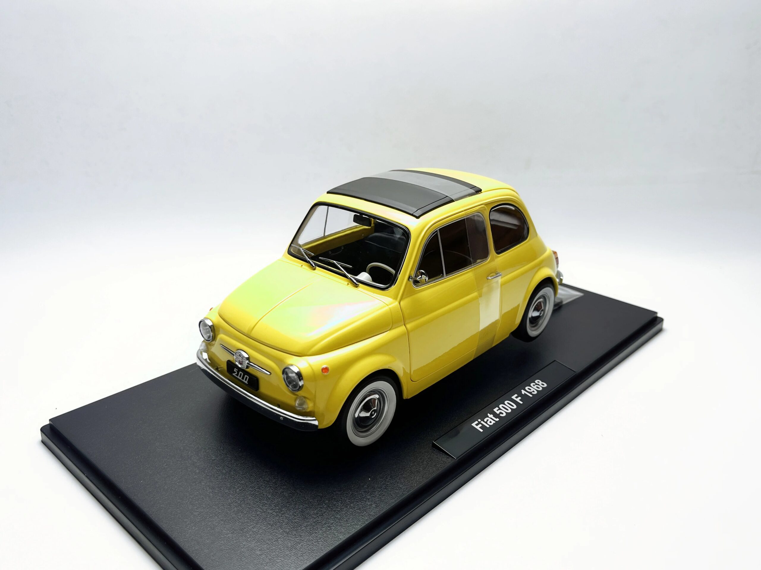 Diecast KK 1/12 Scale Fiat 500F 1968 Classic Nostalgia Alloy Car Model Collectible Toy Gift Souvenir Display