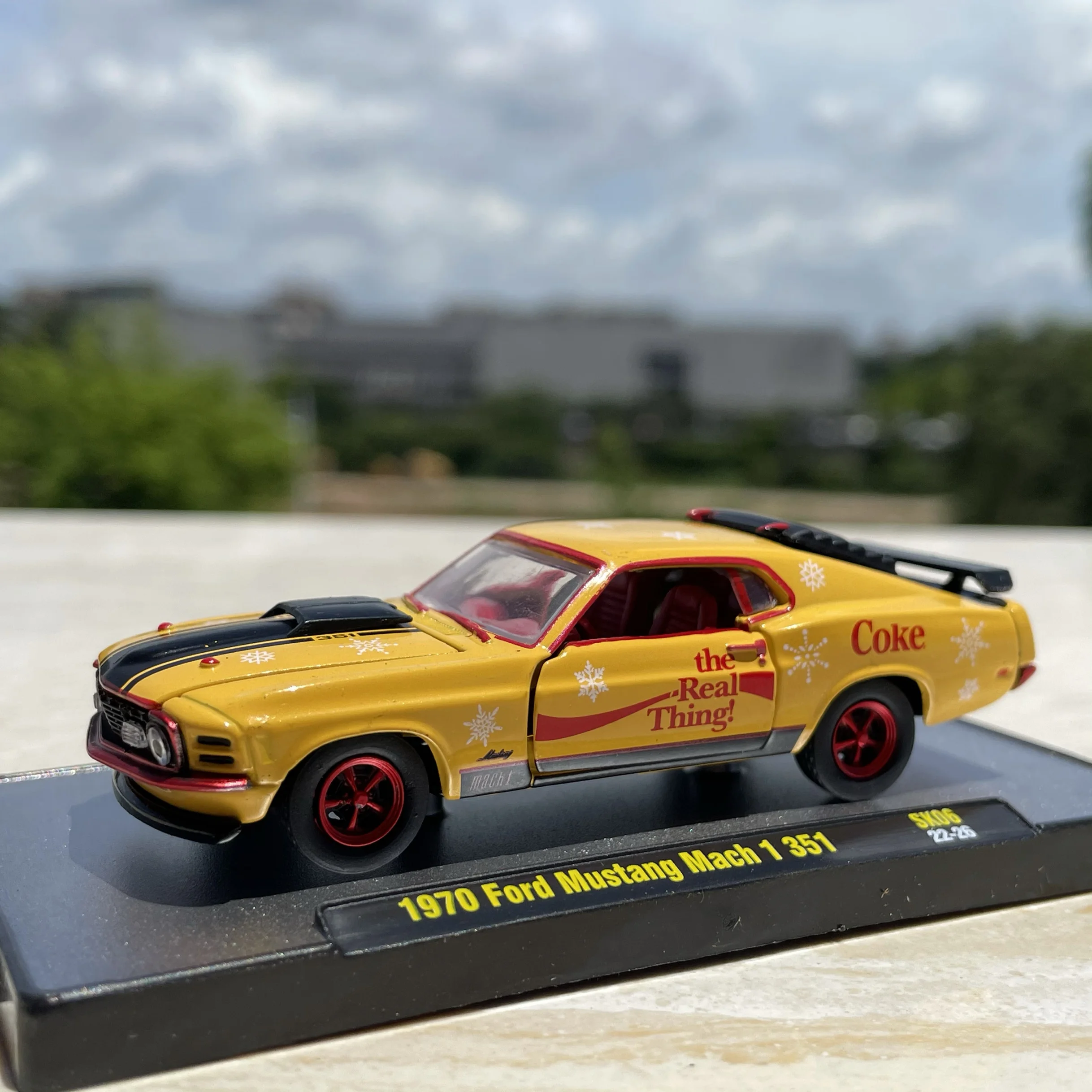 Diecast 1:64 Scale Ford Mustang Mach Alloy Simulation Car Model Collectible Toy Gift Souvenir Display Diecast 1:64 Scale Ford Mustang Mach Alloy Simulation Car Model Collectible Toy Gift Souvenir Display