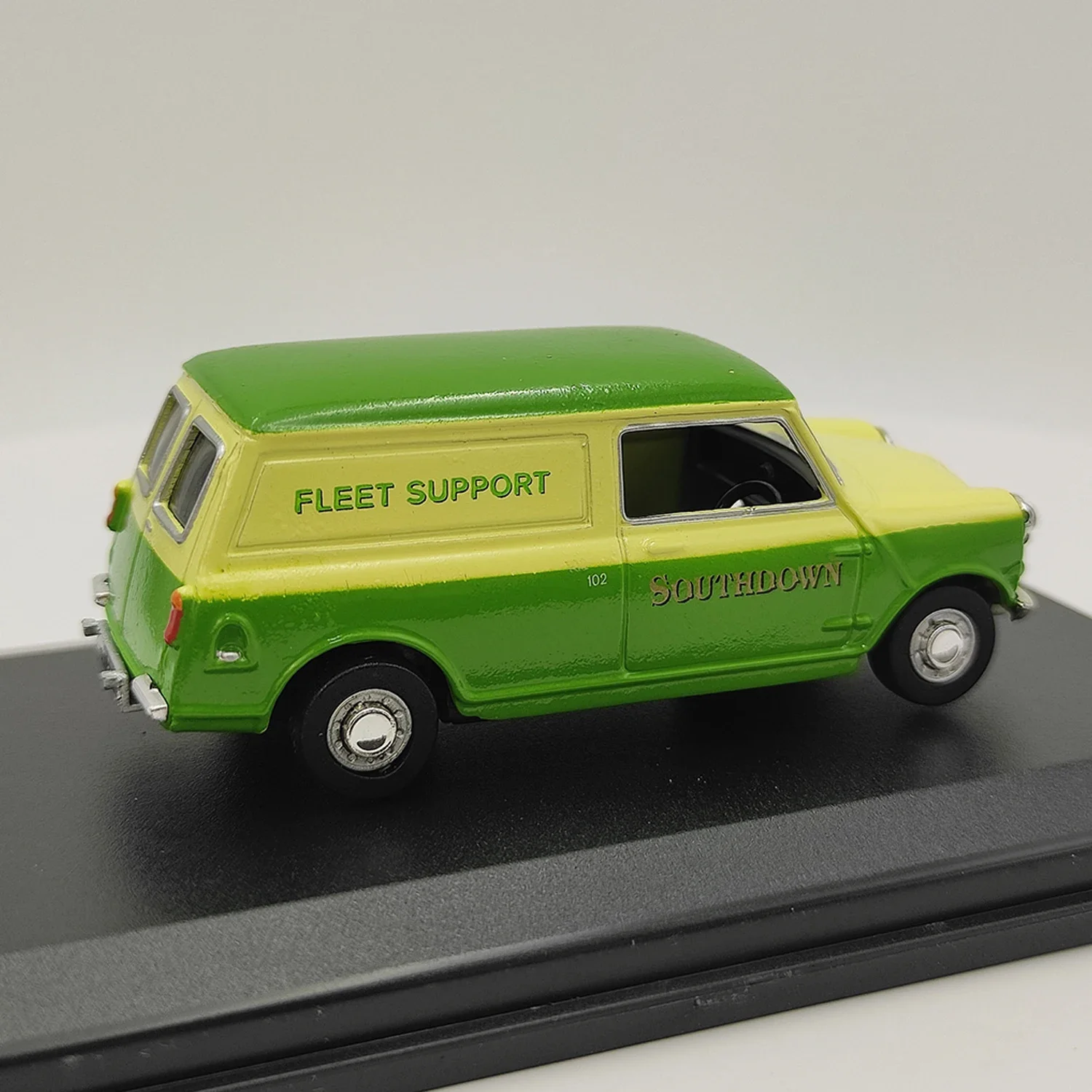 Diecast 7cm CODE MV028 Southdown Mini Alloy  Double Door Transport Vehicle Toys Cars Model Adult Souvenir Gifts Static Display
