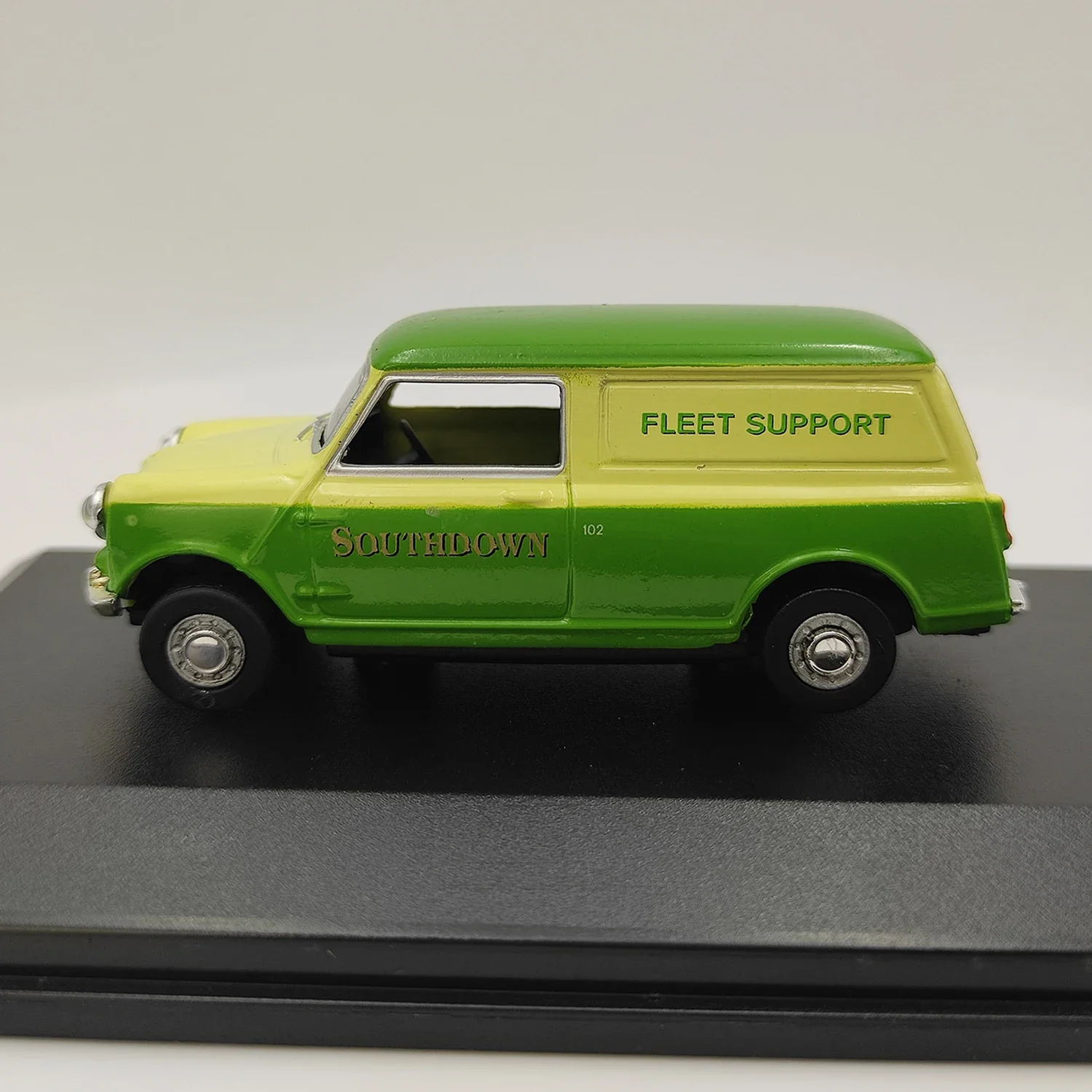 Diecast 7cm CODE MV028 Southdown Mini Alloy  Double Door Transport Vehicle Toys Cars Model Adult Souvenir Gifts Static Display