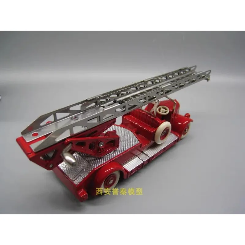 Diecast DINKY TOYS 1/43 Scale Fire Truck Alloy Lifting Ladder Fire Truck Antique Car Model Collectible Toy Gift Souvenir Display