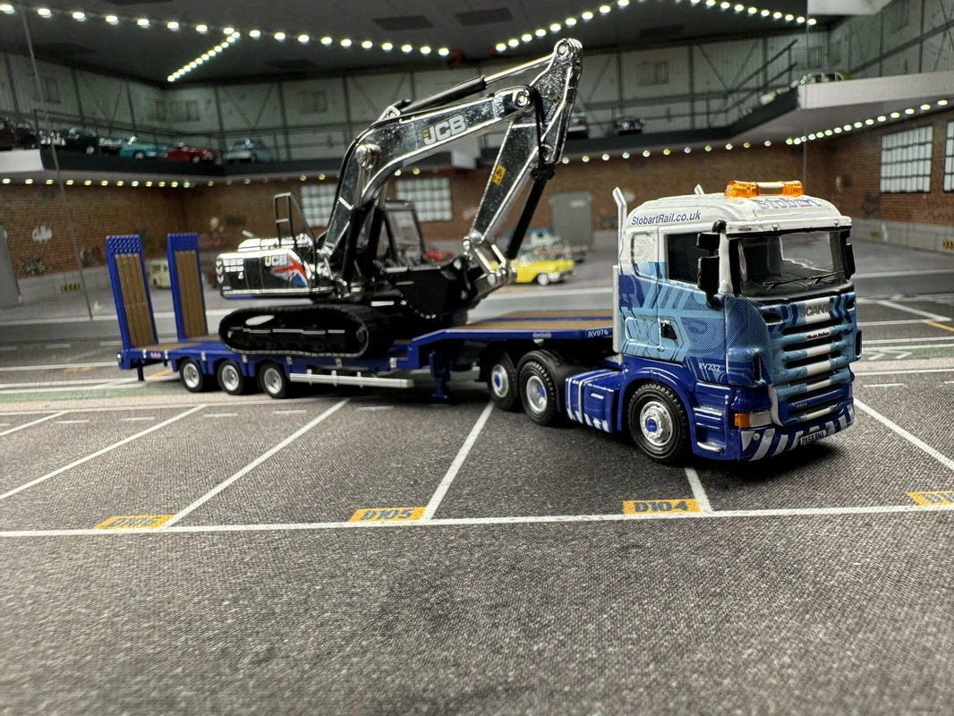 Diecast 1:76 Scale OXFORD Excavator & JCB Mercedes Benz Semi Trailer Alloy Car Model Collectible Toy Gift Souvenir Display Diecast 1:76 Scale OXFORD Excavator & JCB Mercedes Benz Semi Trailer Alloy Car Model Collectible Toy Gift Souvenir Display