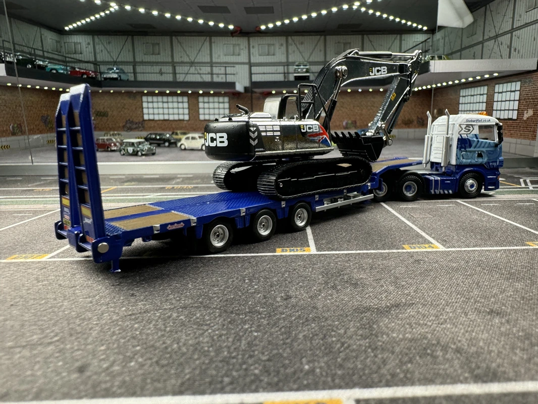 Diecast 1:76 Scale OXFORD Excavator & JCB Mercedes Benz Semi Trailer Alloy Car Model Collectible Toy Gift Souvenir Display Diecast 1:76 Scale OXFORD Excavator & JCB Mercedes Benz Semi Trailer Alloy Car Model Collectible Toy Gift Souvenir Display