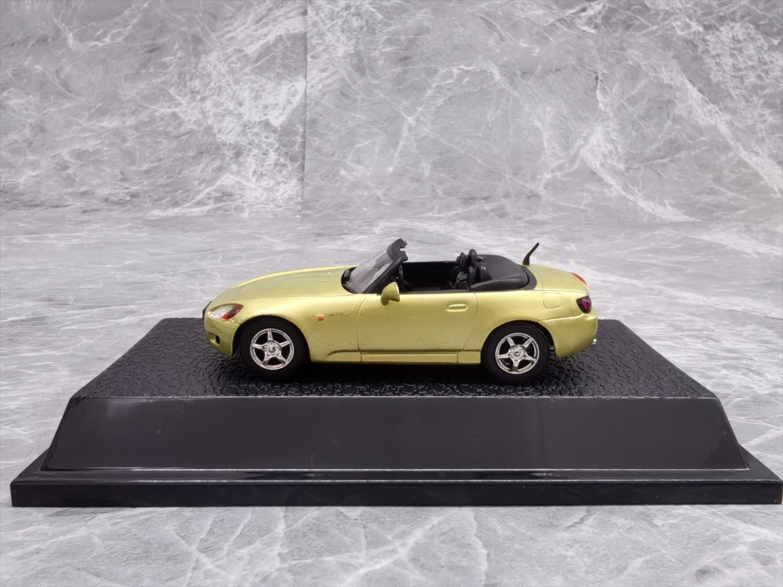 Diecast 1/43 Scale Honda S2000 Alloy Car Model Collectible Toy Gift Souvenir Display Diecast 1/43 Scale Honda S2000 Alloy Car Model Collectible Toy Gift Souvenir Display