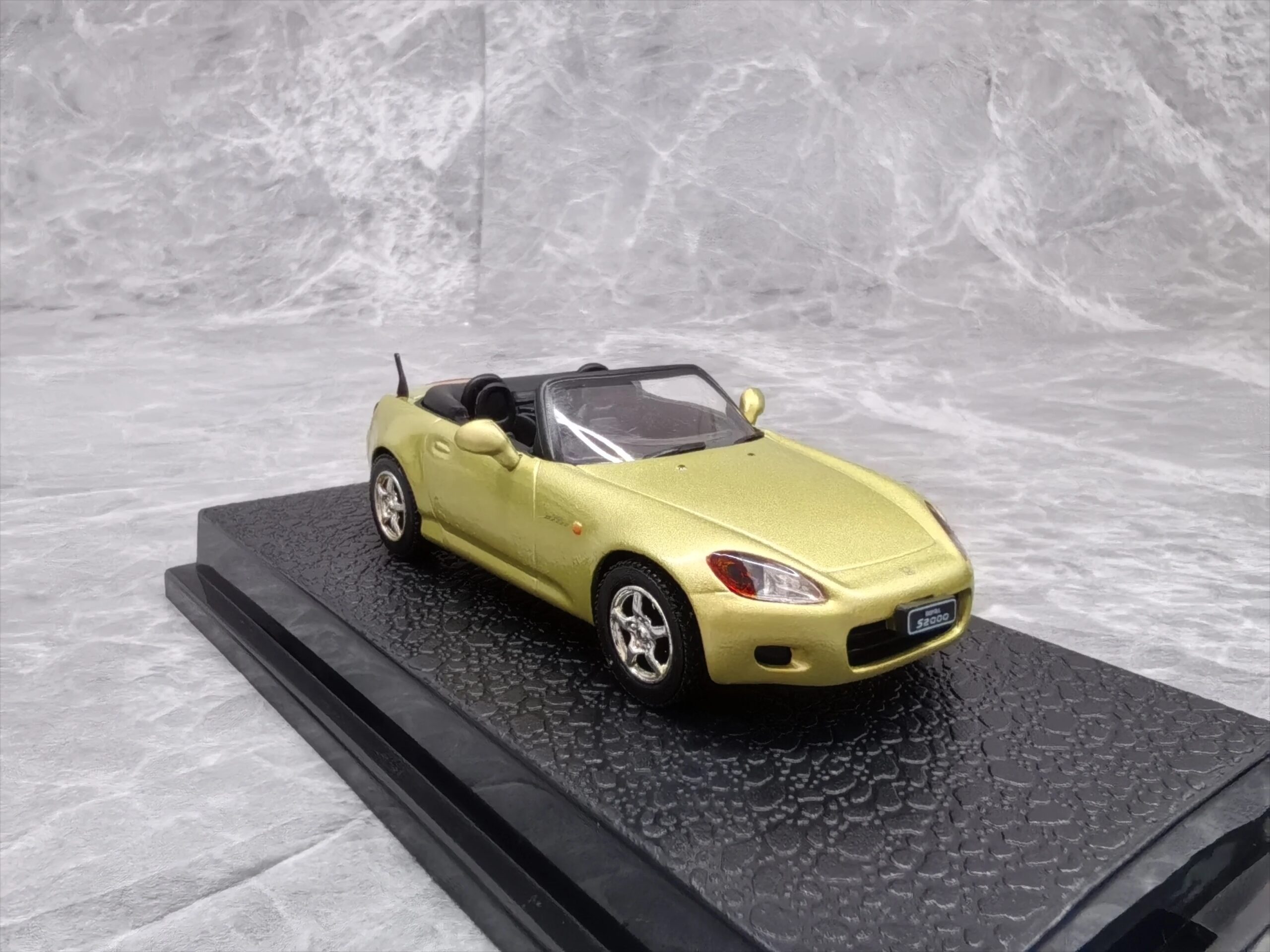 Diecast 1/43 Scale Honda S2000 Alloy Car Model Collectible Toy Gift Souvenir Display Diecast 1/43 Scale Honda S2000 Alloy Car Model Collectible Toy Gift Souvenir Display