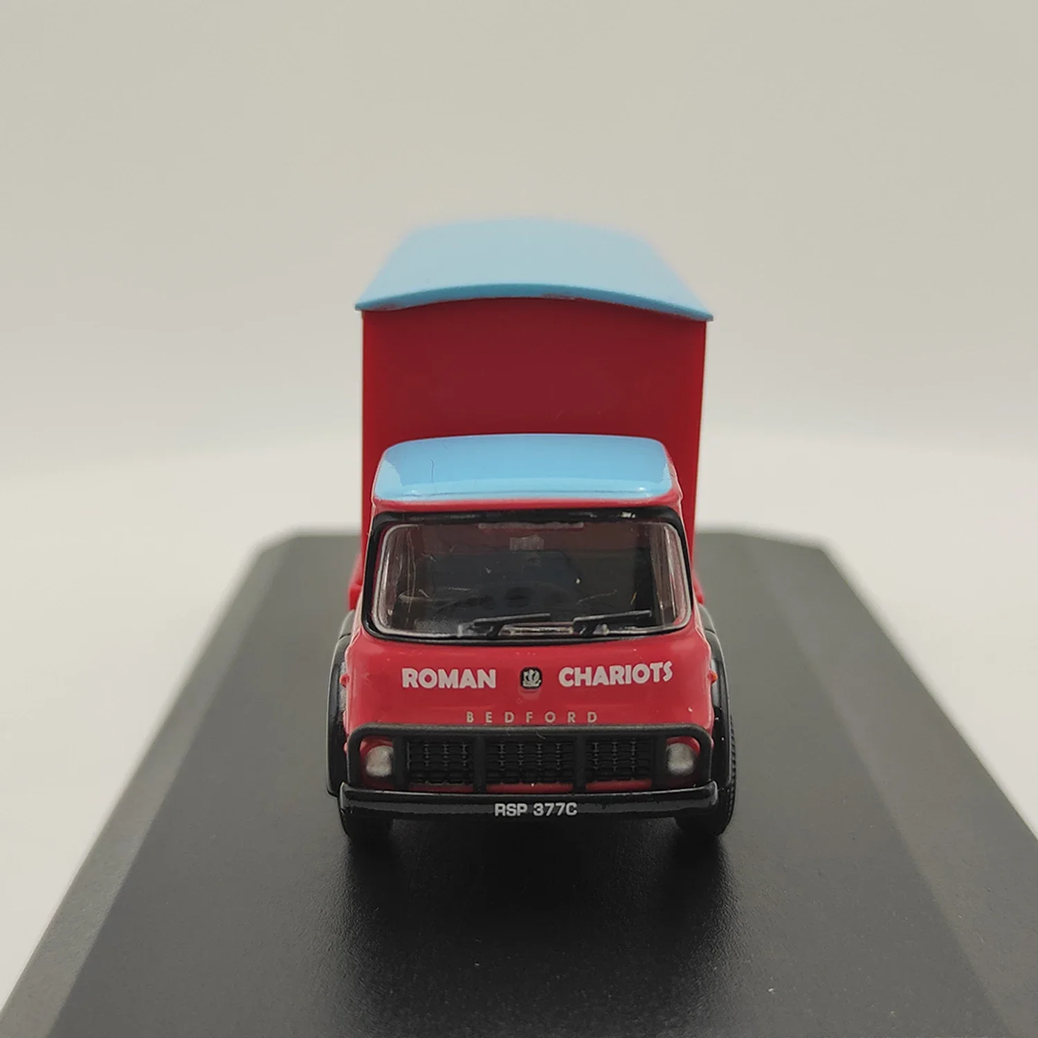 Diecast Alloy CH018 Chipperfeld Tk Box Van Toys Vintage Cars Model Classics Nostalgia Adult Souvenir Gifts Static Display