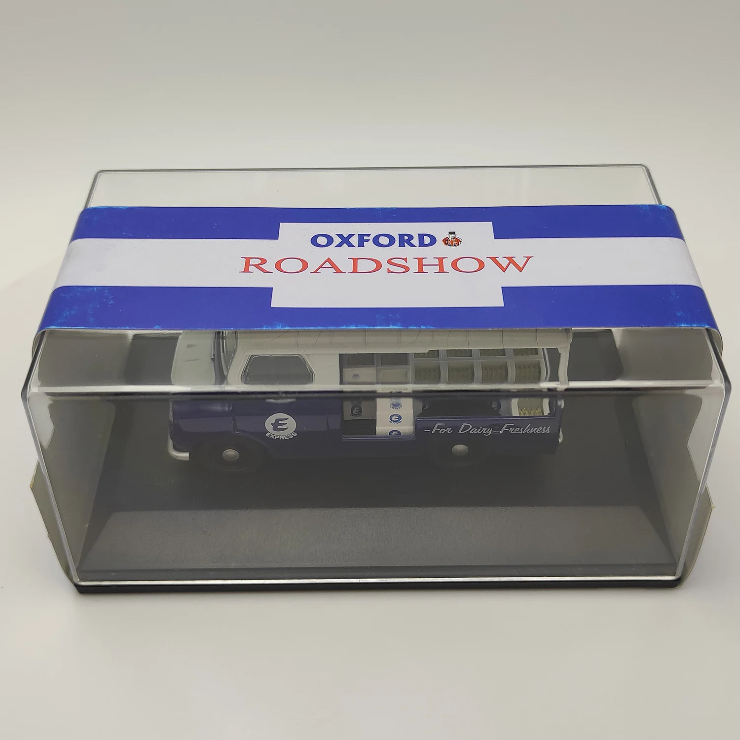 Diecast 1:43 Scale OXFORD CODECA012 Express Dairies Alloy Car Model Collectible Toy Gift Display Ornaments