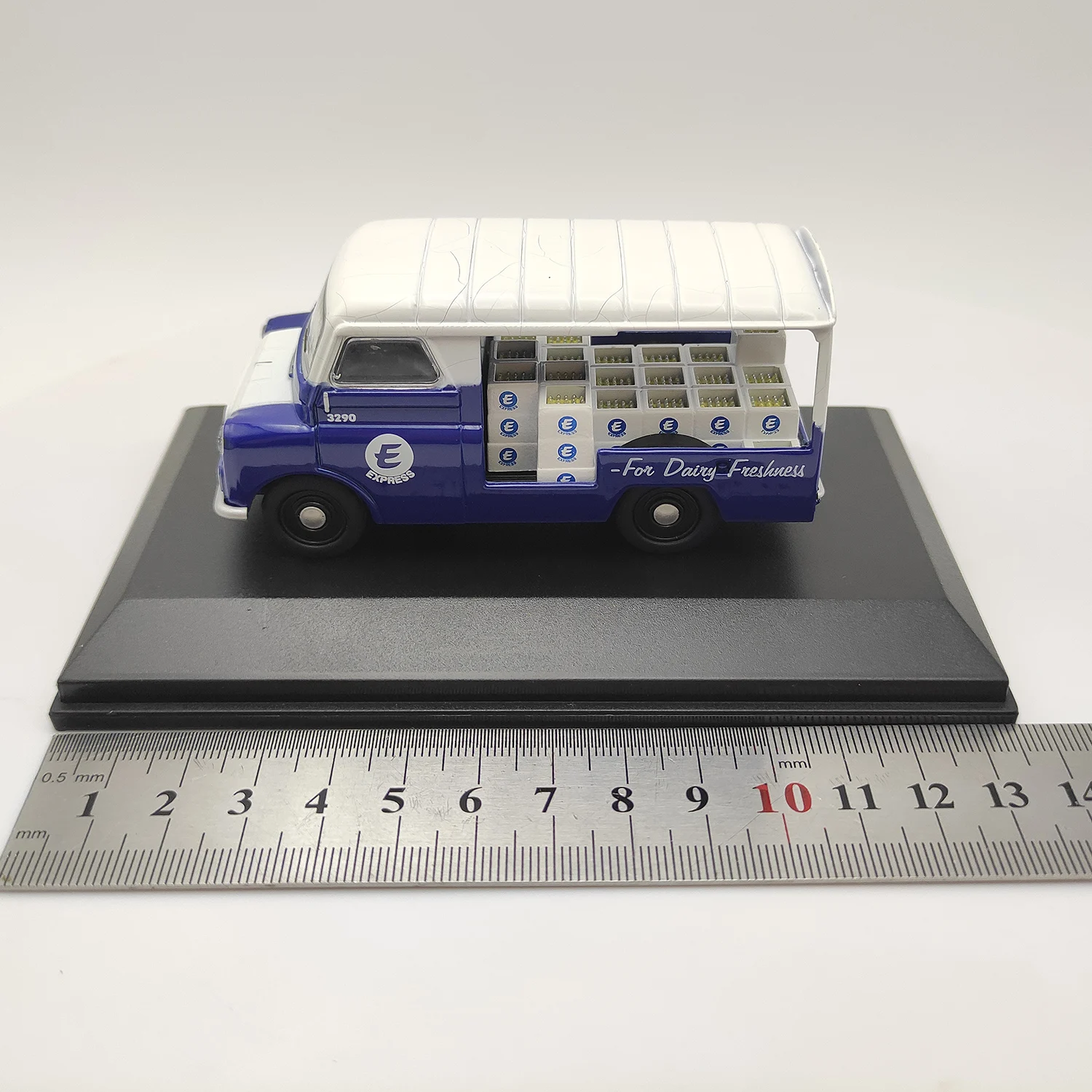 Diecast 1:43 Scale OXFORD CODECA012 Express Dairies Alloy Car Model Collectible Toy Gift Display Ornaments