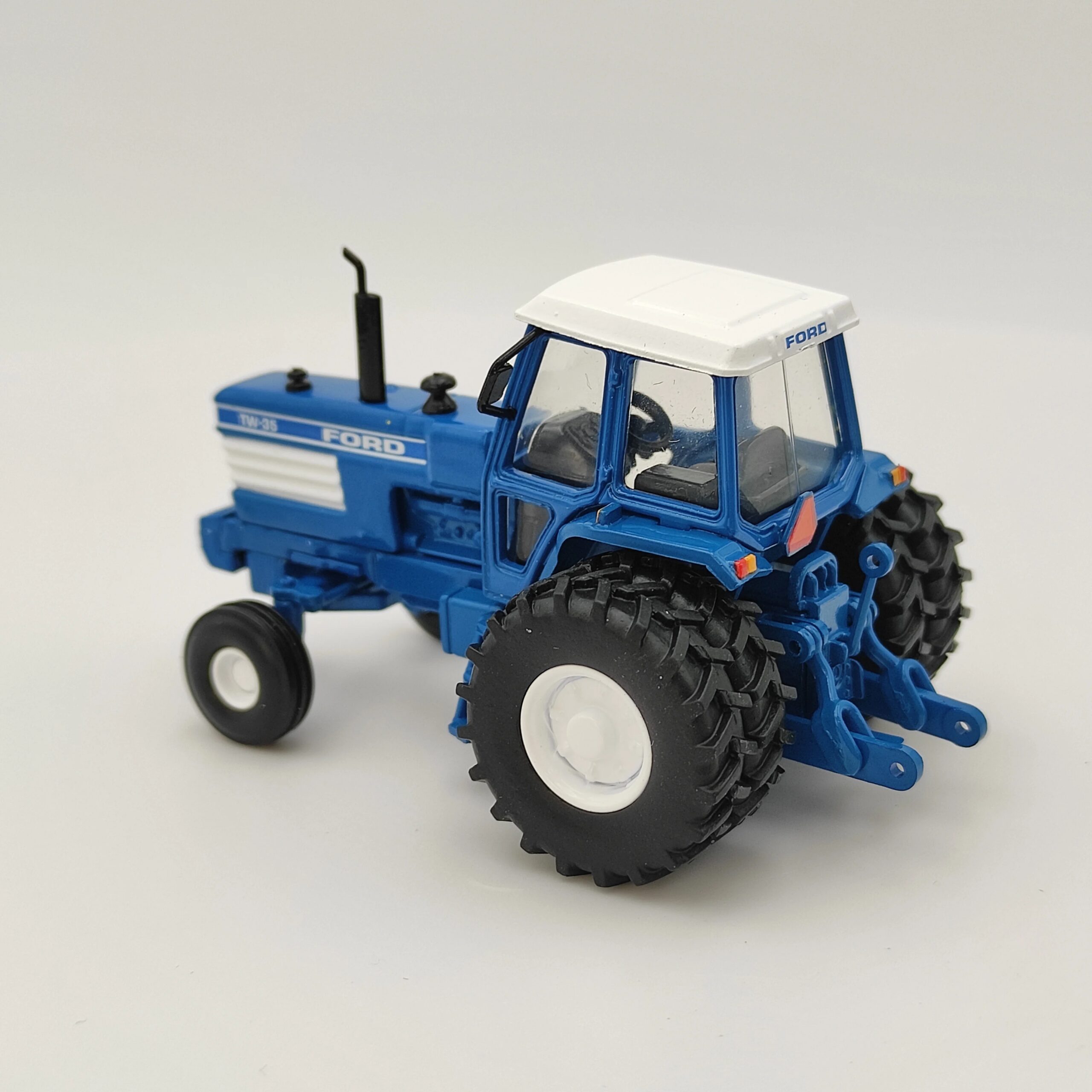 Diecast Speccast 1/64 Scale FORD TW-35 alloy tractor model Collectible Toy Gift Souvenir Display Diecast Speccast 1/64 Scale FORD TW-35 alloy tractor model Collectible Toy Gift Souvenir Display