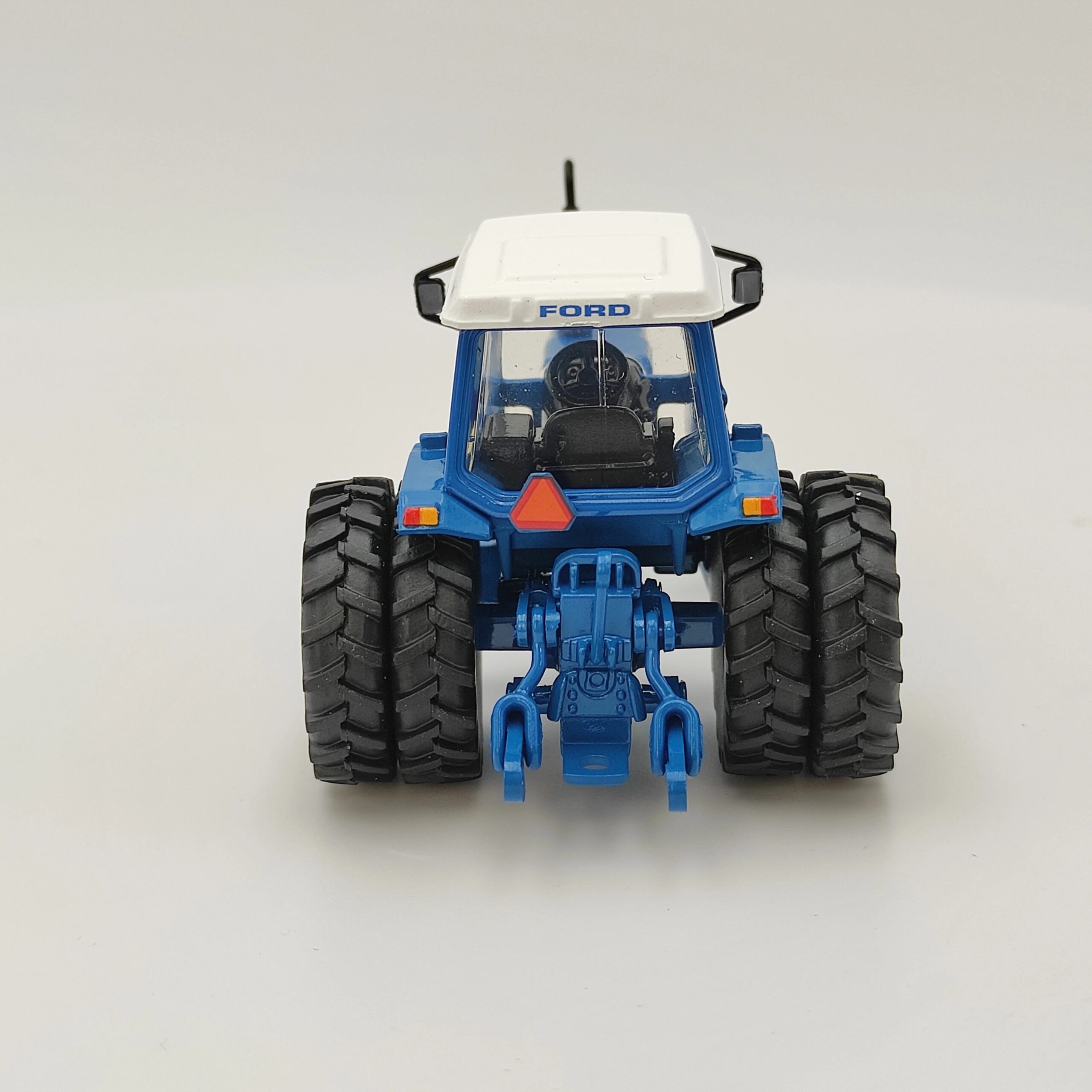 Diecast Speccast 1/64 Scale FORD TW-35 alloy tractor model Collectible Toy Gift Souvenir Display Diecast Speccast 1/64 Scale FORD TW-35 alloy tractor model Collectible Toy Gift Souvenir Display