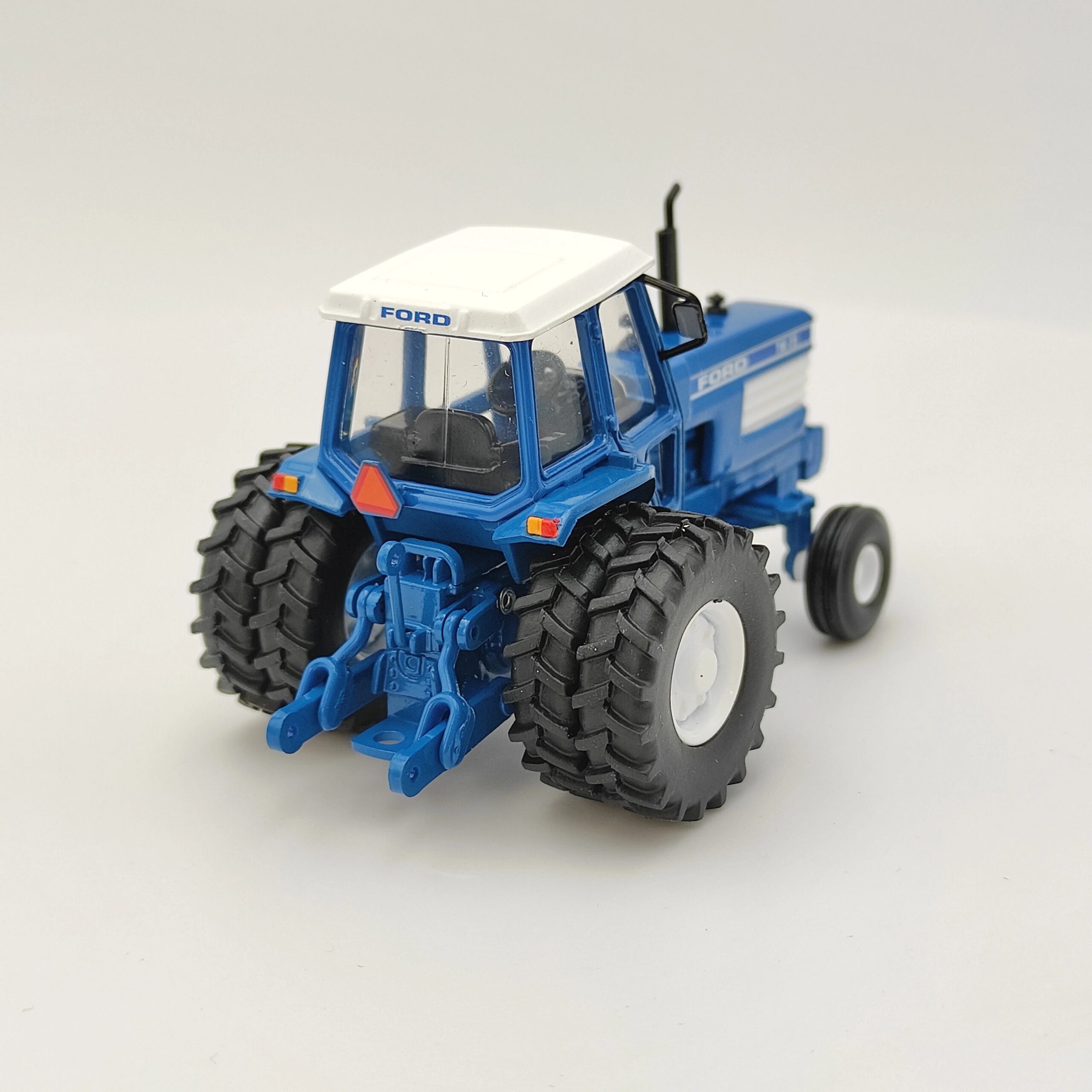 Diecast Speccast 1/64 Scale FORD TW-35 alloy tractor model Collectible Toy Gift Souvenir Display Diecast Speccast 1/64 Scale FORD TW-35 alloy tractor model Collectible Toy Gift Souvenir Display