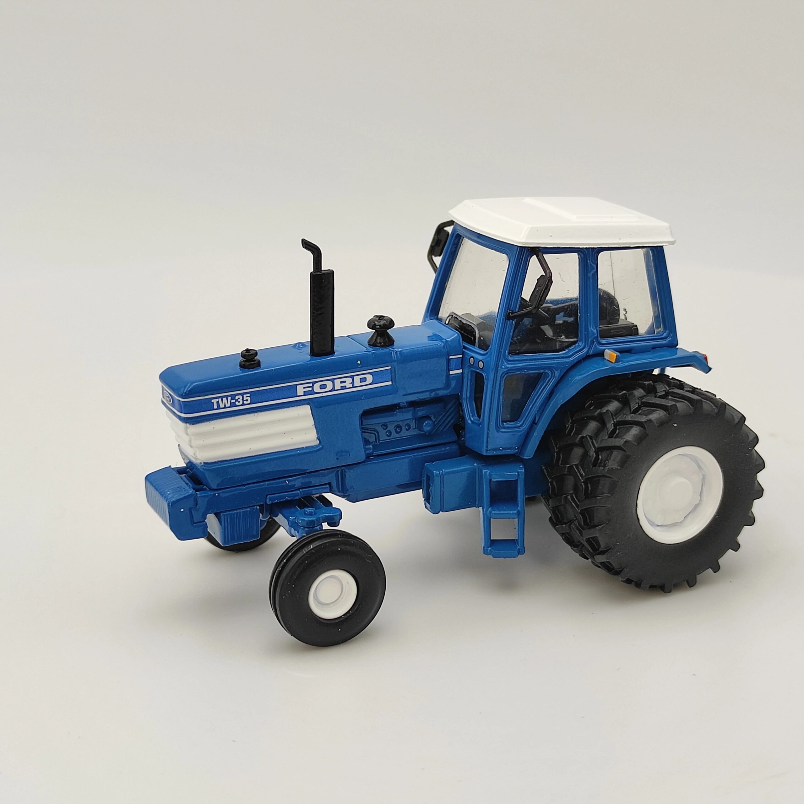 Diecast Speccast 1/64 Scale FORD TW-35 alloy tractor model Collectible Toy Gift Souvenir Display Diecast Speccast 1/64 Scale FORD TW-35 alloy tractor model Collectible Toy Gift Souvenir Display
