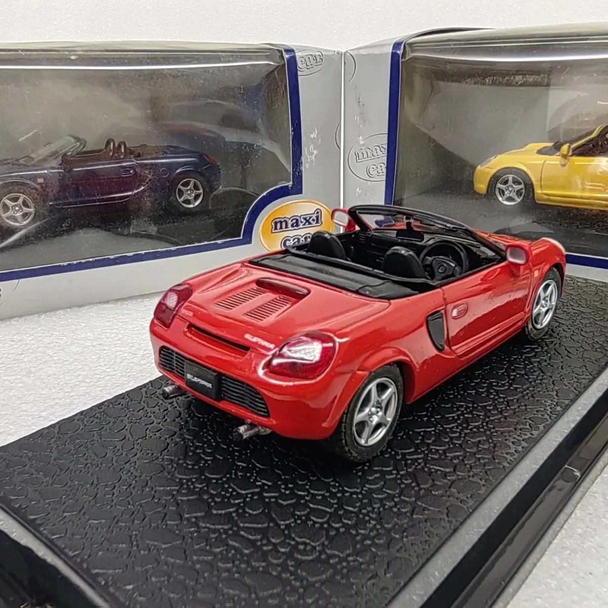Diecast Maxi Car 1/43 Scale Toyota MR2 Convertible Alloy Car Model Collectible Toy Gift Souvenir Display Diecast Maxi Car 1/43 Scale Toyota MR2 Convertible Alloy Car Model Collectible Toy Gift Souvenir Display