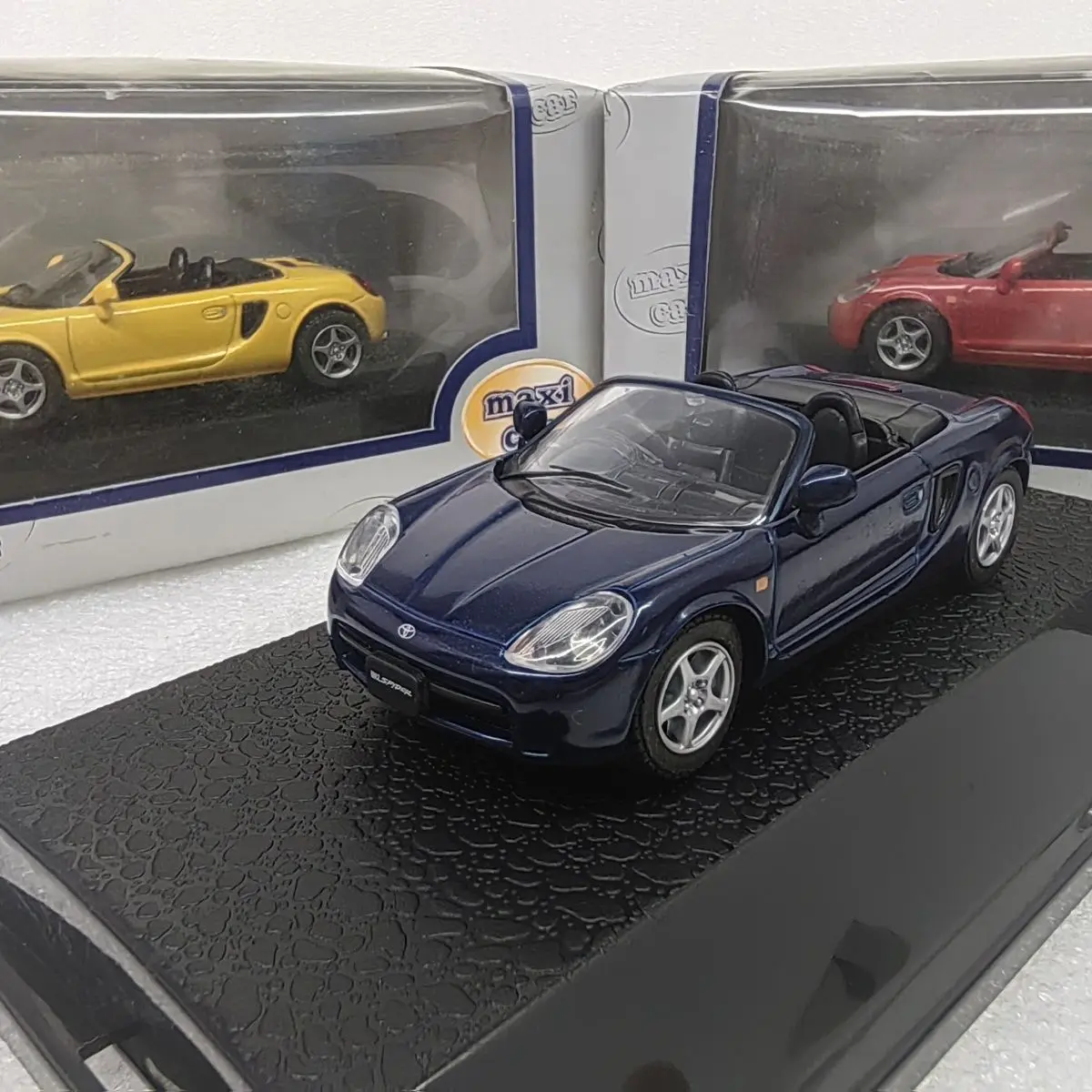 Diecast Maxi Car 1/43 Scale Toyota MR2 Convertible Alloy Car Model Collectible Toy Gift Souvenir Display Diecast Maxi Car 1/43 Scale Toyota MR2 Convertible Alloy Car Model Collectible Toy Gift Souvenir Display